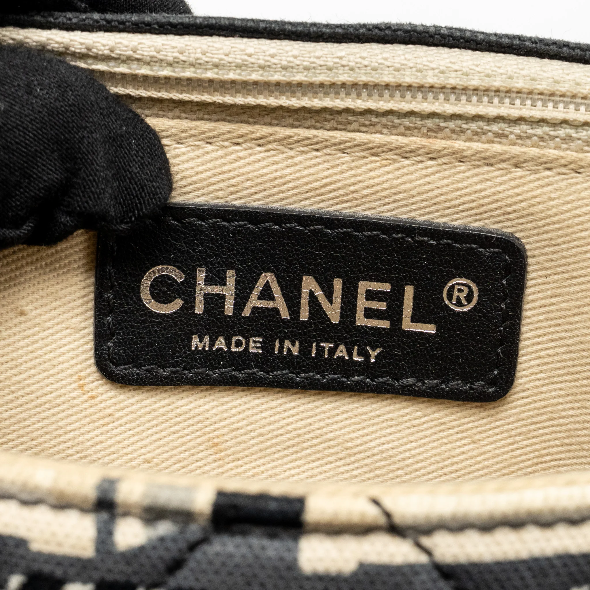 Chanel Le Train Flap Bag Fabric Multicolour SHW - Image 17