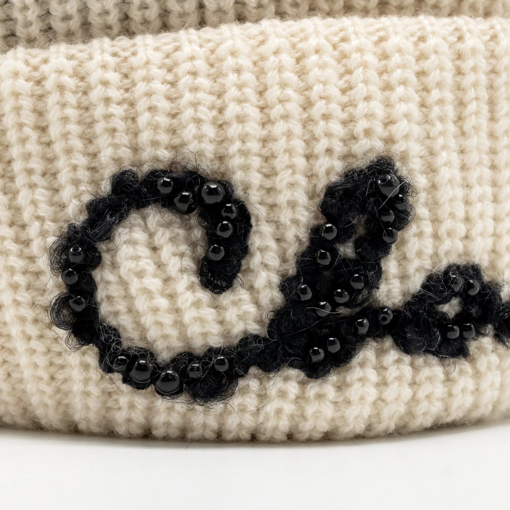 Chanel Letter Beannie cashmere ivory / black - Image 5