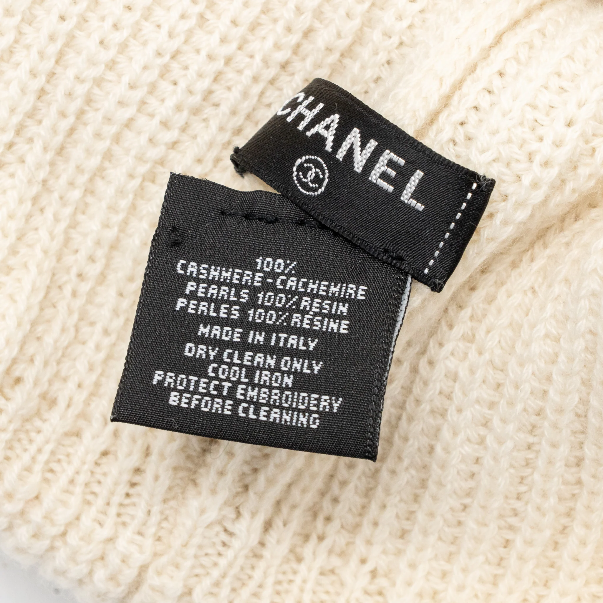 Chanel Letter Beannie cashmere ivory / black - Image 6