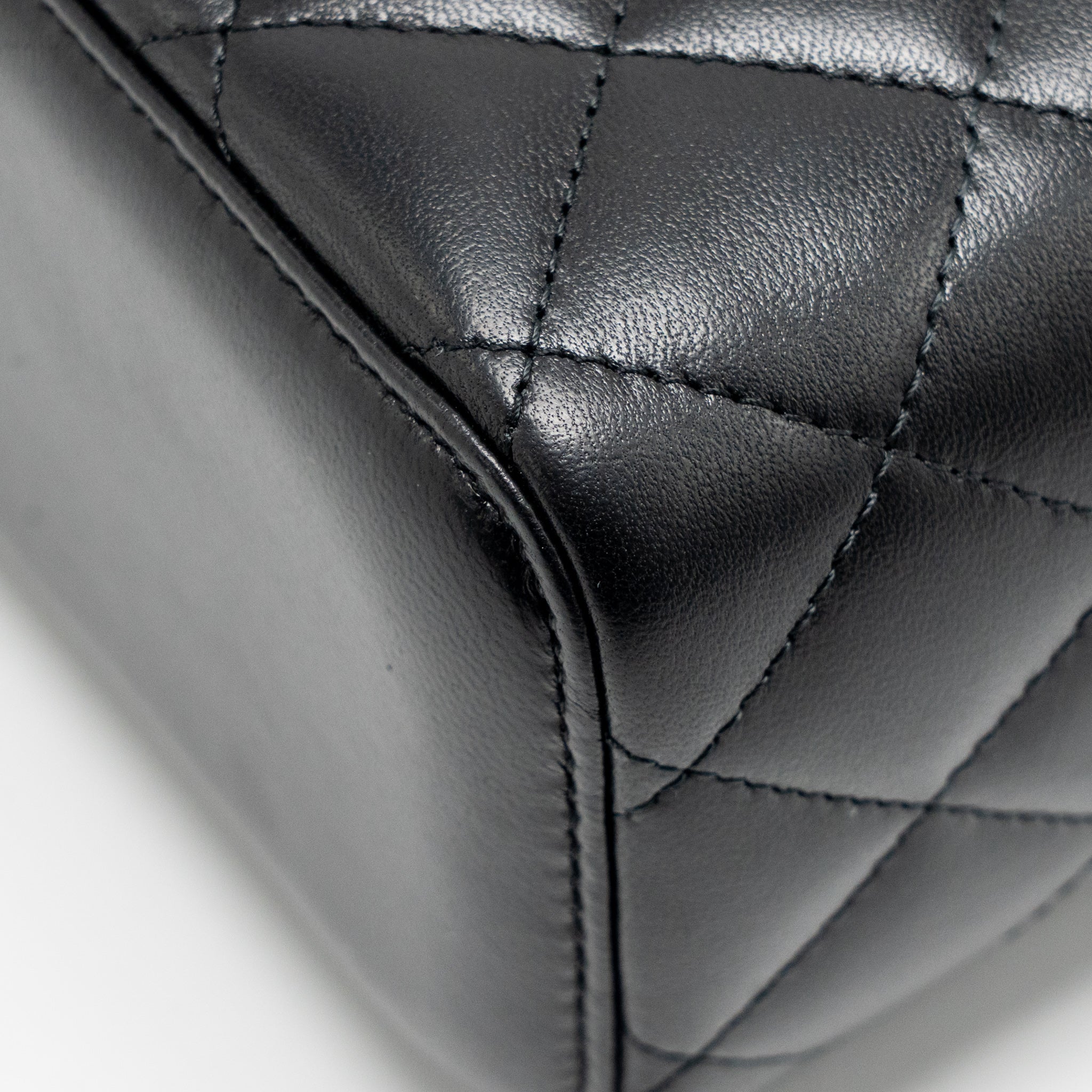Chanel Long Vanity Case with Chain Lambskin Black LGHW - Image 9