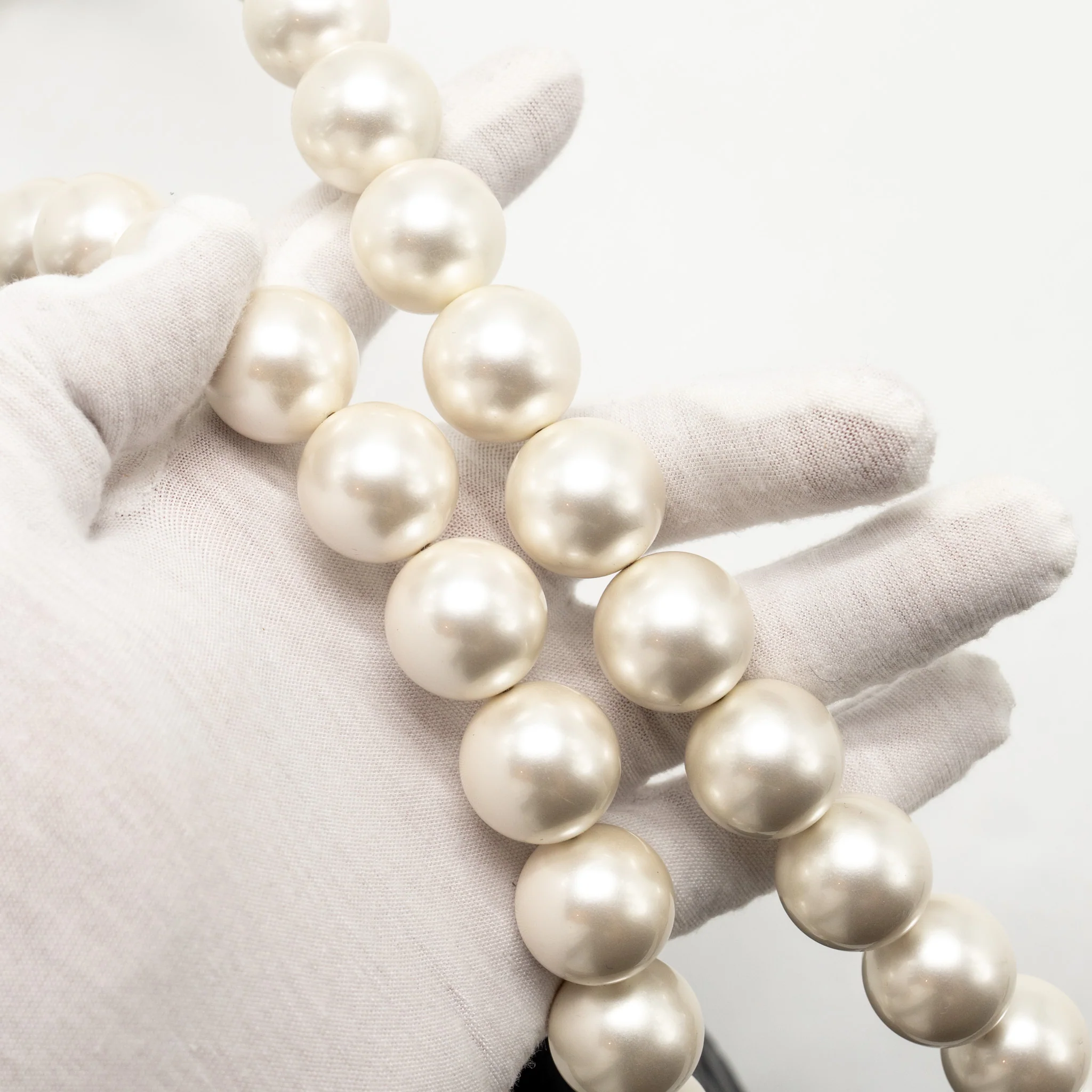 Chanel Maxi Pearl Clutch with Chain Lambskin Black LGHW - Image 19