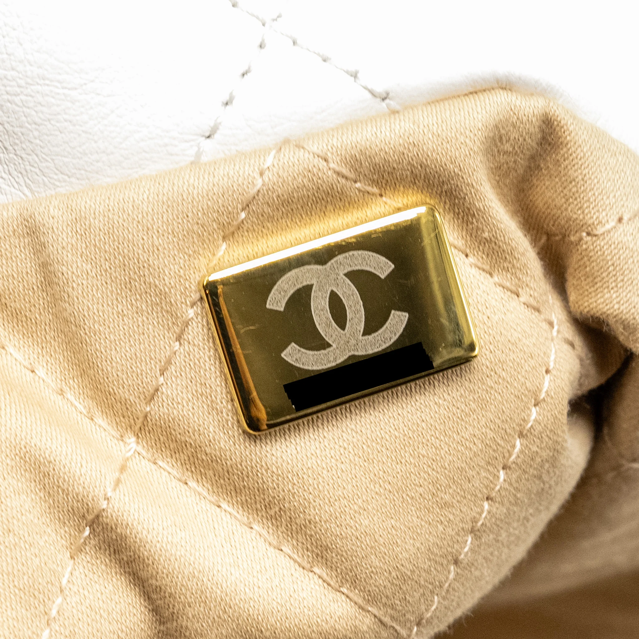 Chanel Medium 22bag calfskin white GHW (microchip) - Image 14
