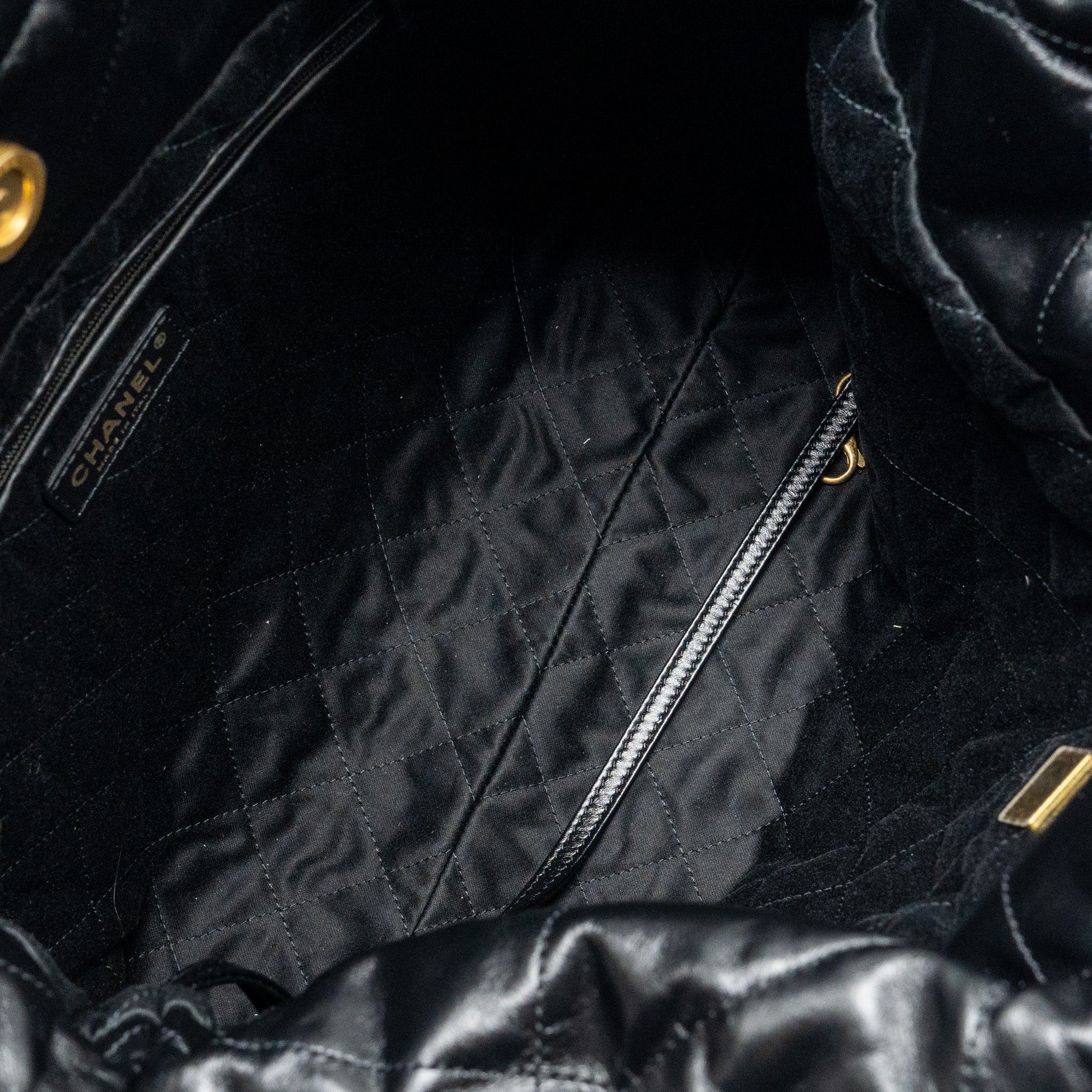 CHANEL medium 22 Bag Shiny Calfskin Black GHW - Image 14