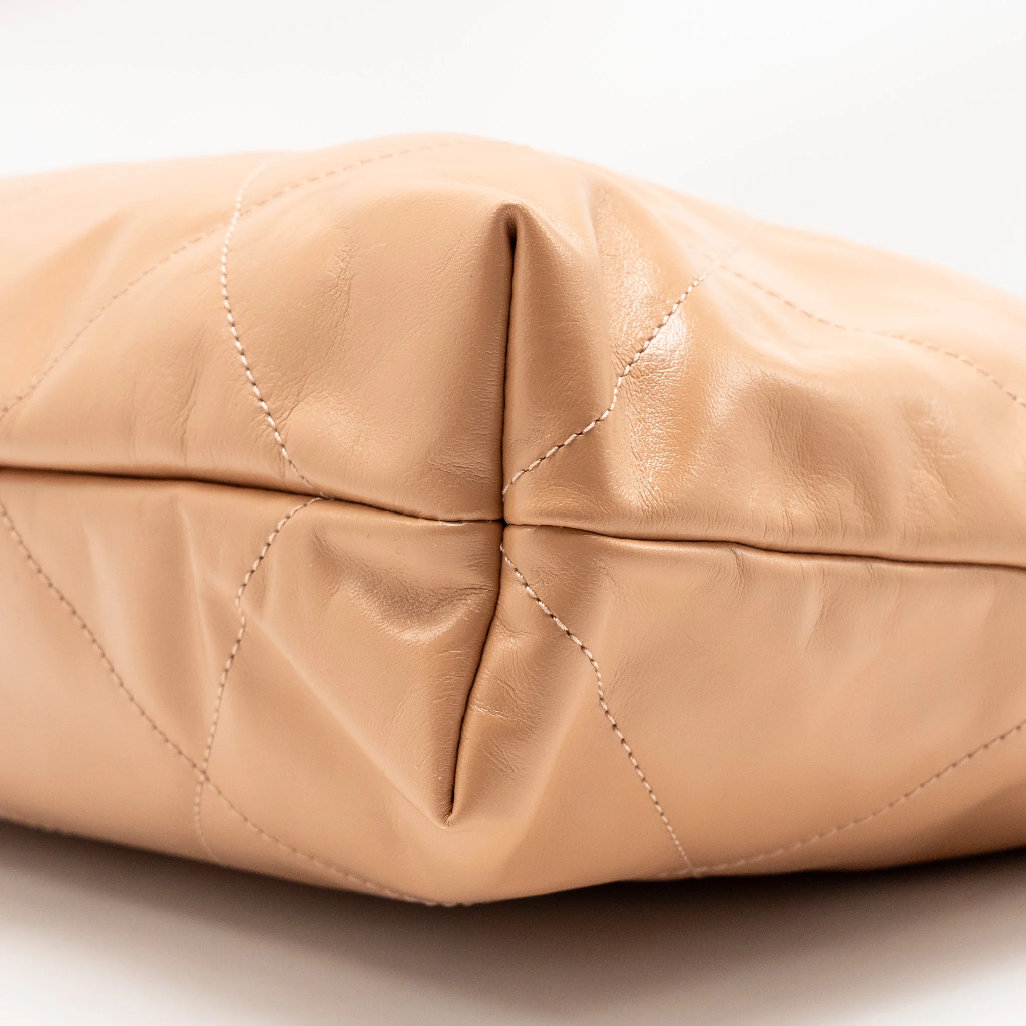 Chanel Medium 22 Bag Shiny Calfskin Light Beige GHW (Microchip) - Image 7