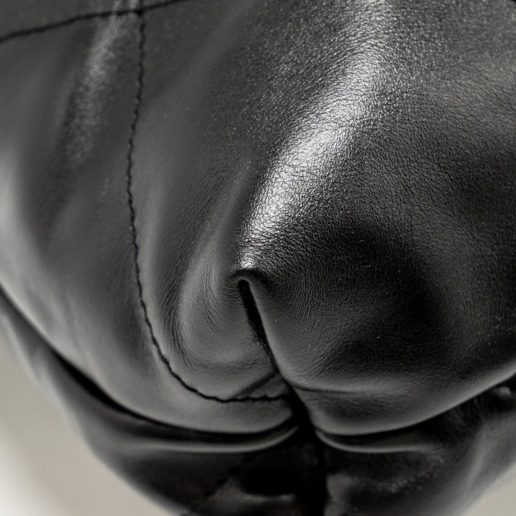 Chanel Medium 22 Shiny Calfskin Black SHW (Microchip) - Image 11