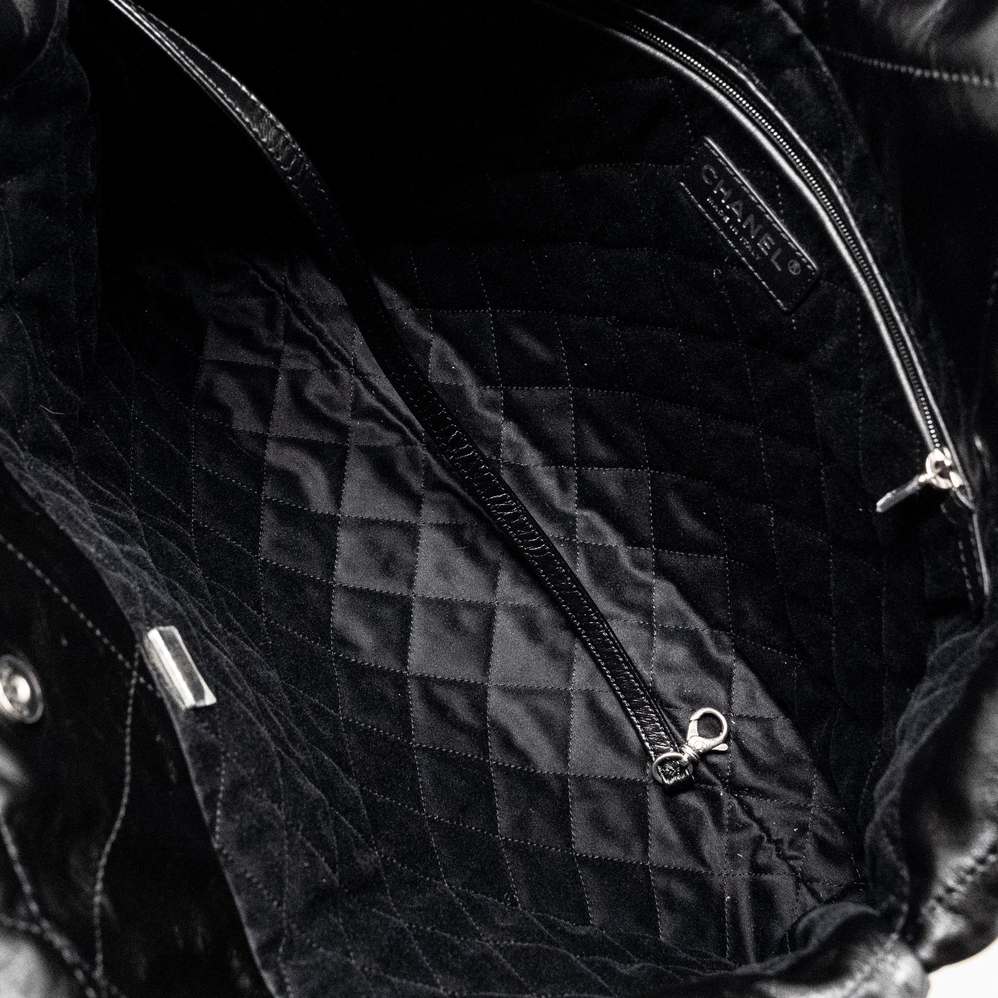 Chanel Medium 22 Shiny Calfskin Black SHW (Microchip) - Image 13