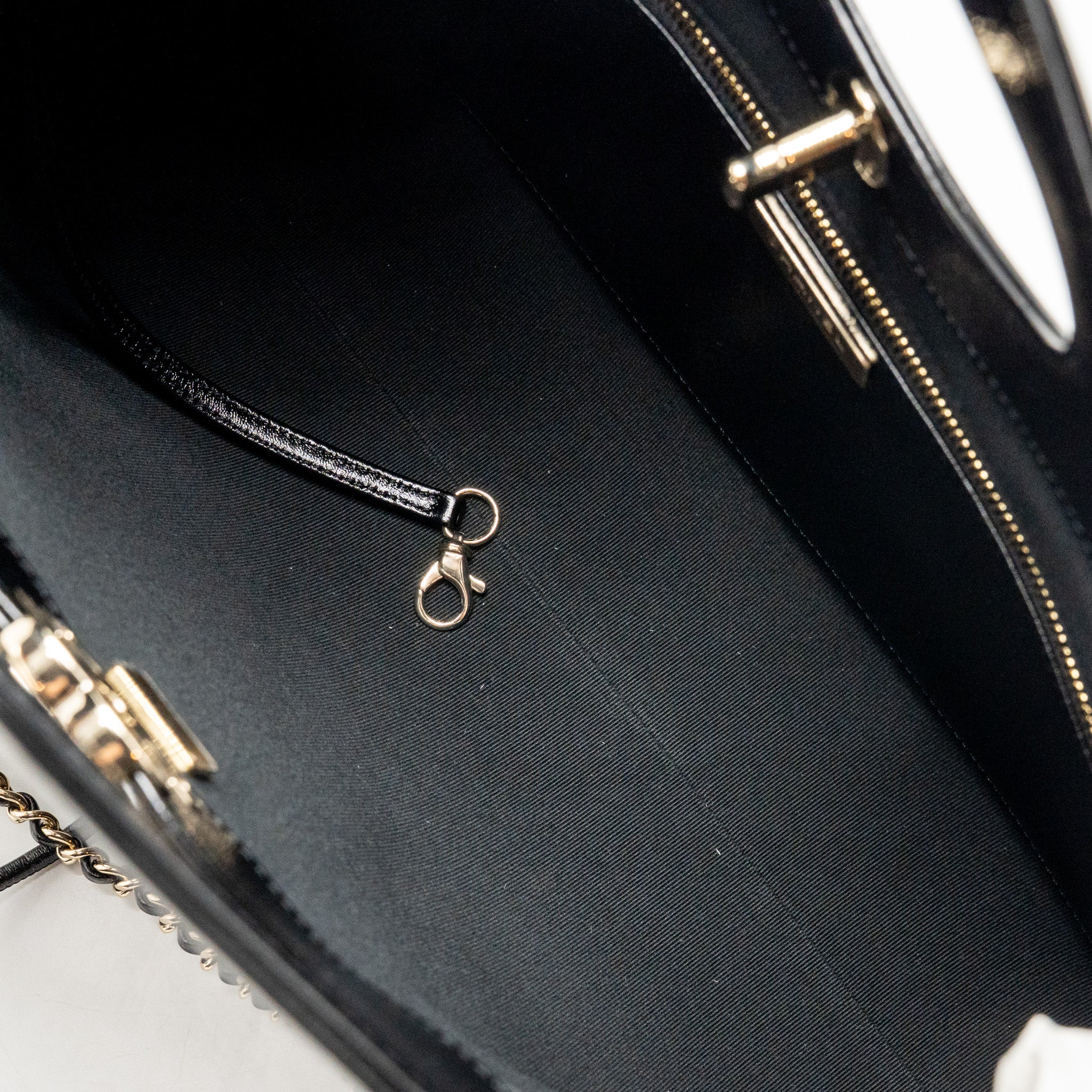 Chanel medium 31 bag shiny lambskin Black LGHW (microchip) - Image 14
