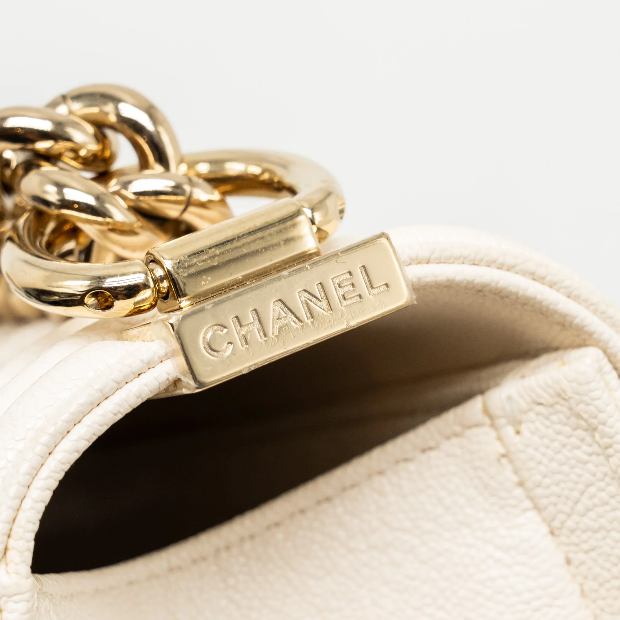 Chanel medium boy bag caviar white LGHW - Image 14