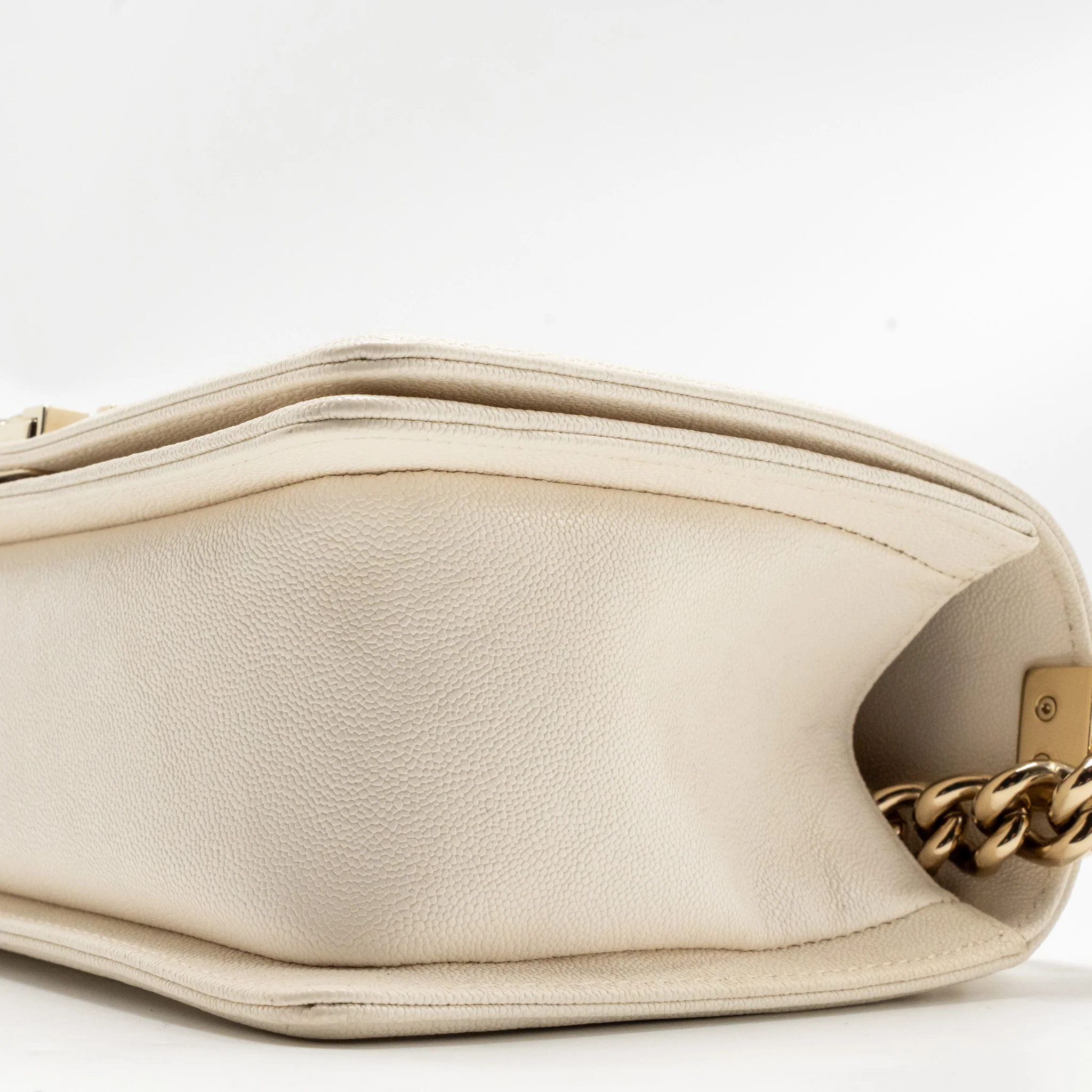Chanel medium boy bag caviar white LGHW - Image 8