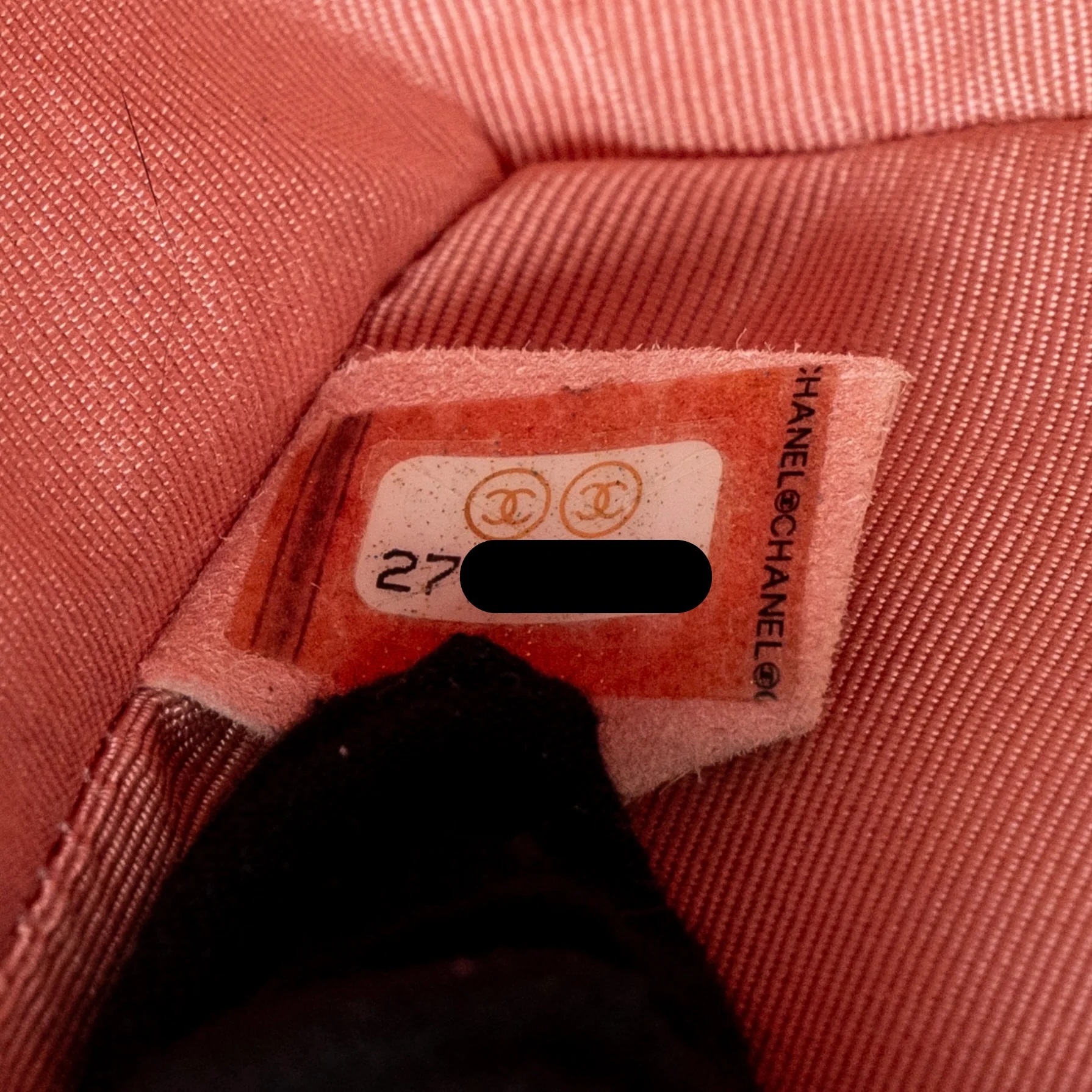 Chanel Medium Boy Bag Grained Calfskin Pink LGHW - Image 17