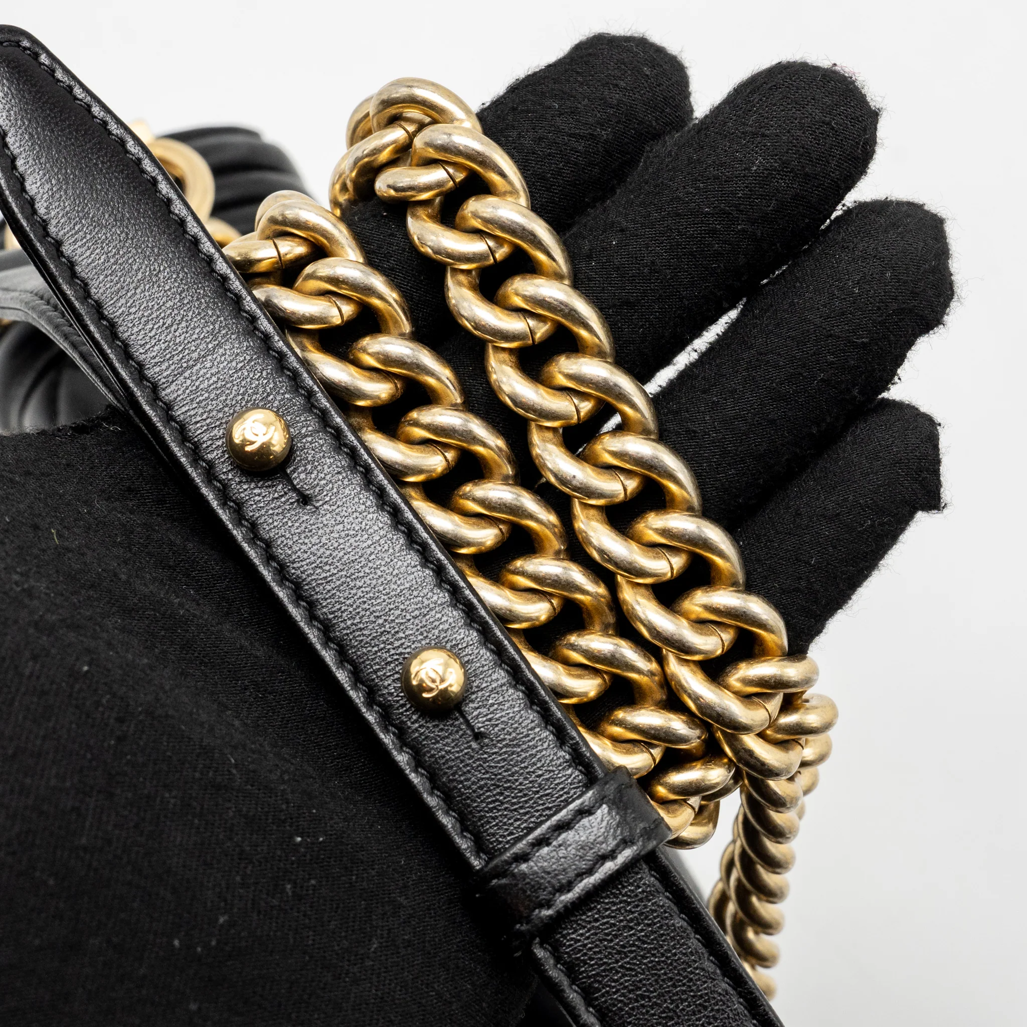 Chanel medium boy bag lambskin black GHW - Image 20