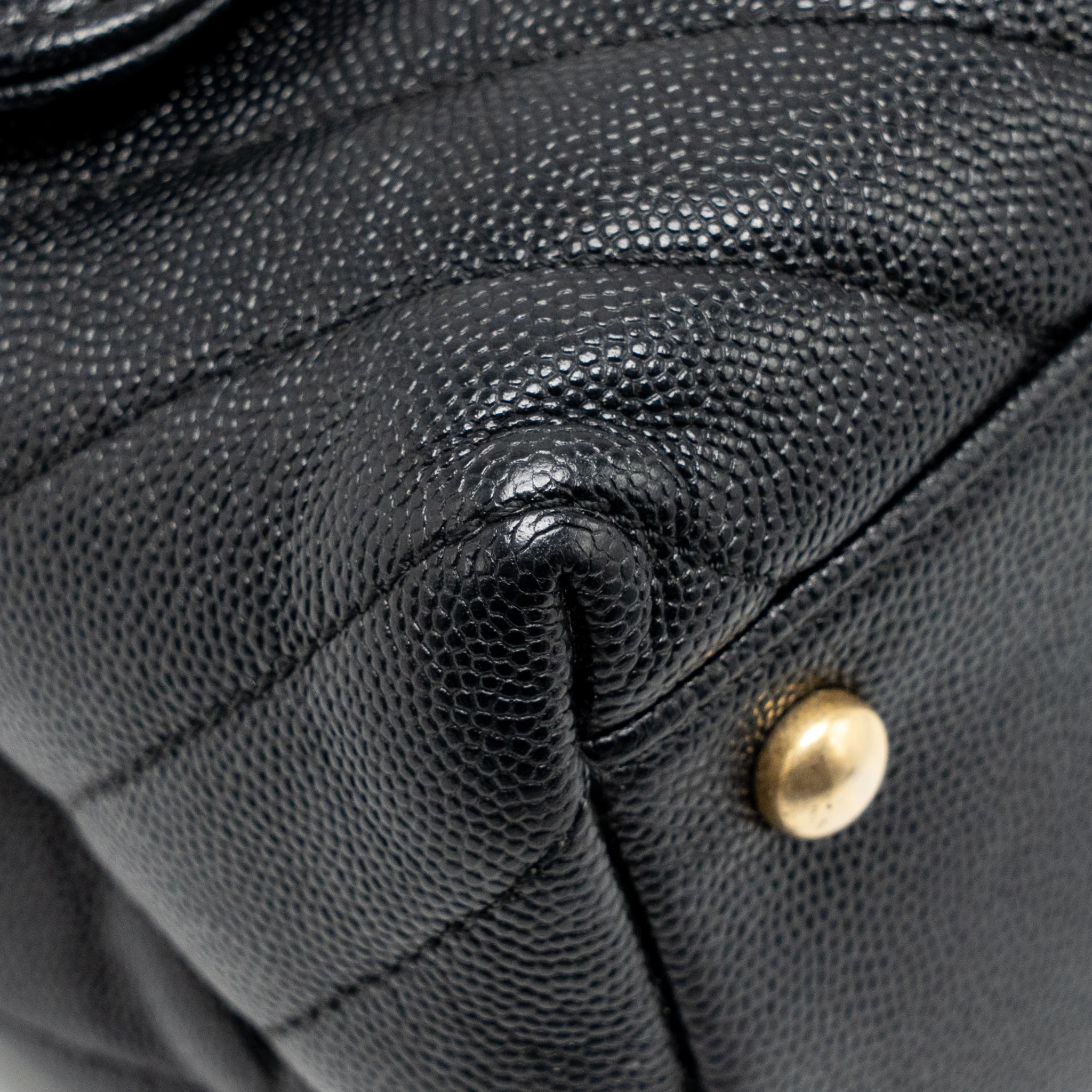 Chanel Medium Chevron Coco handle caviar black GHW - Image 8