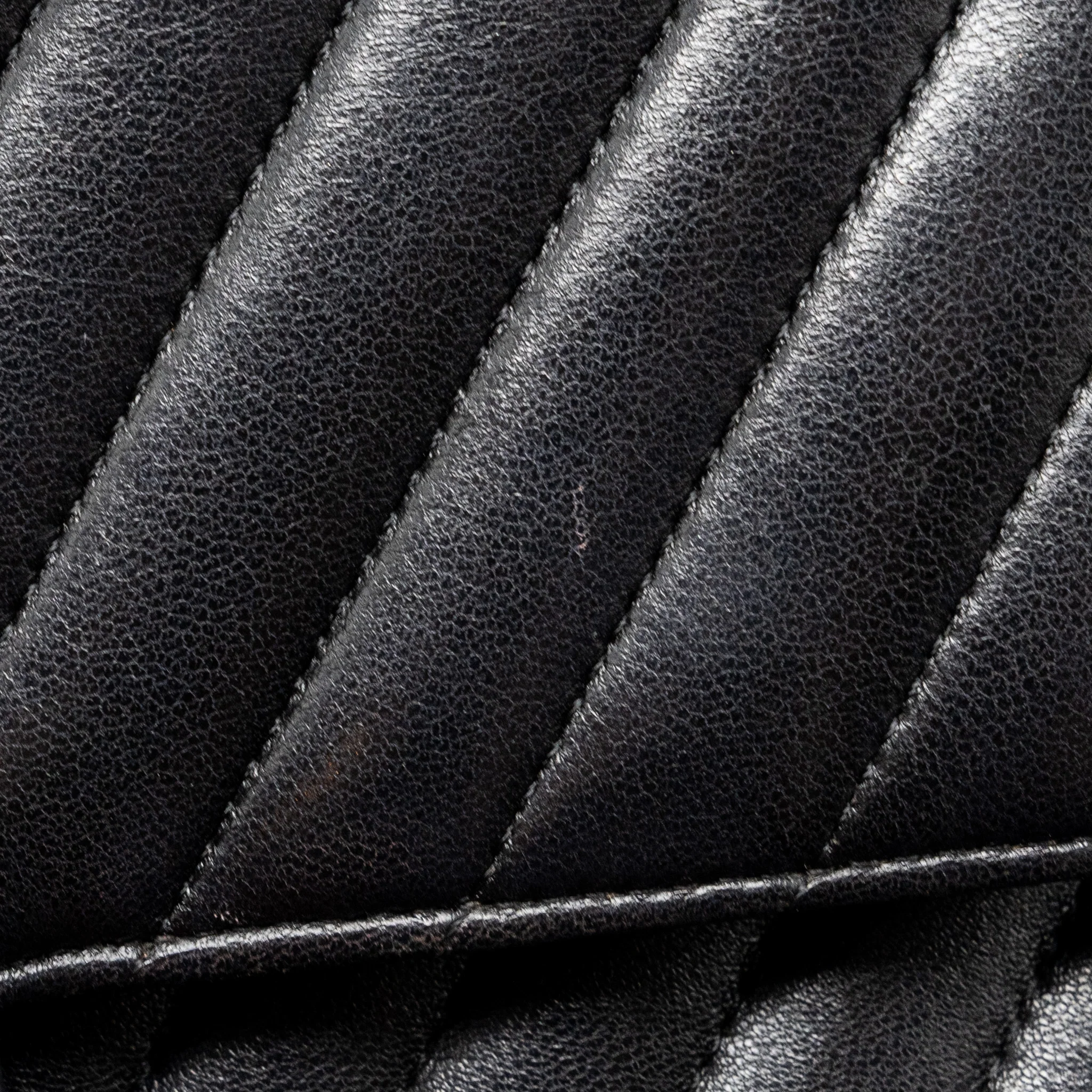 Chanel medium Classic Double Flap Bag Chevron Lambskin Black LGHW - Image 22