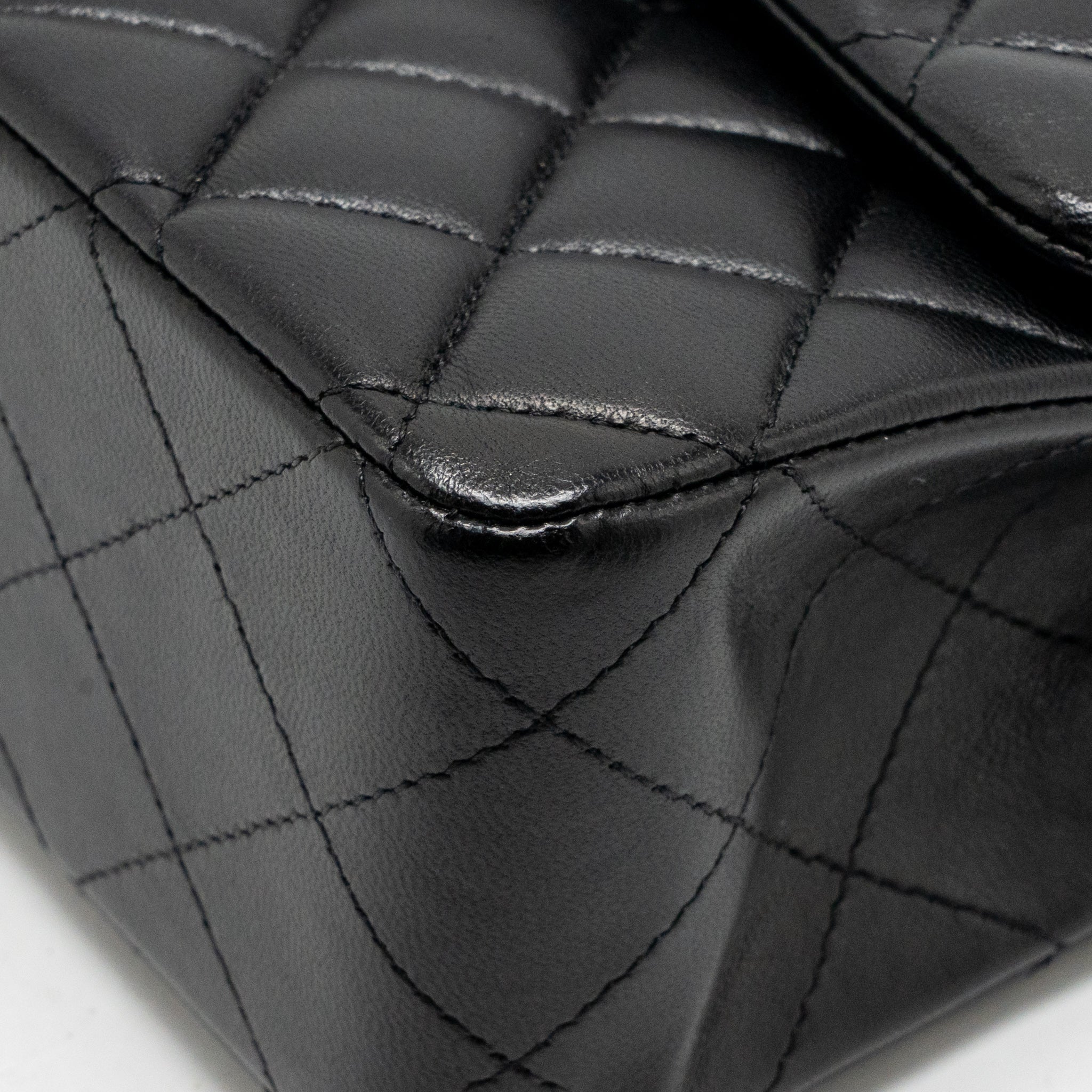 Chanel Medium Classic double Flap Bag Lambskin Black GHW - Image 10