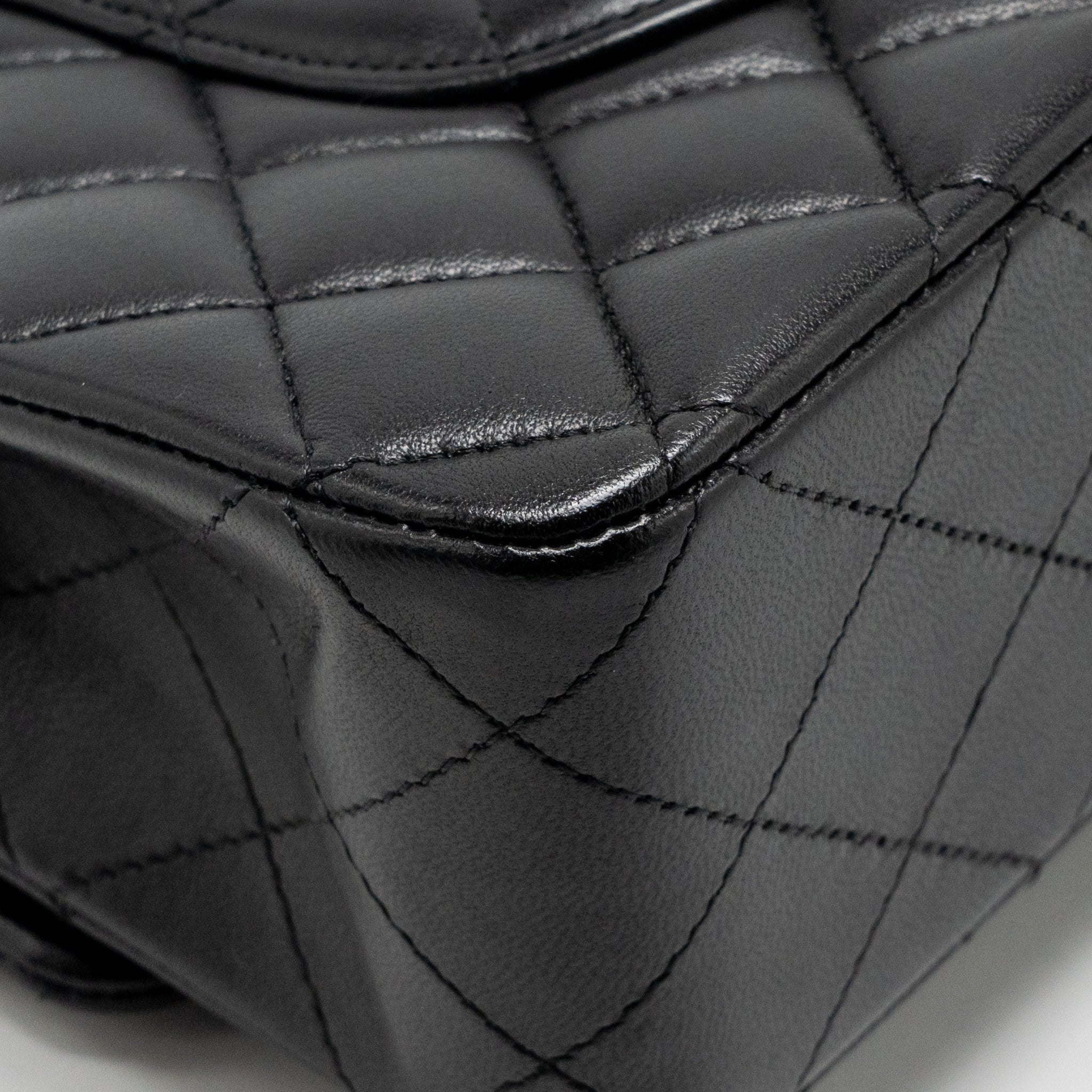 Chanel Medium Classic double Flap Bag Lambskin Black GHW - Image 11