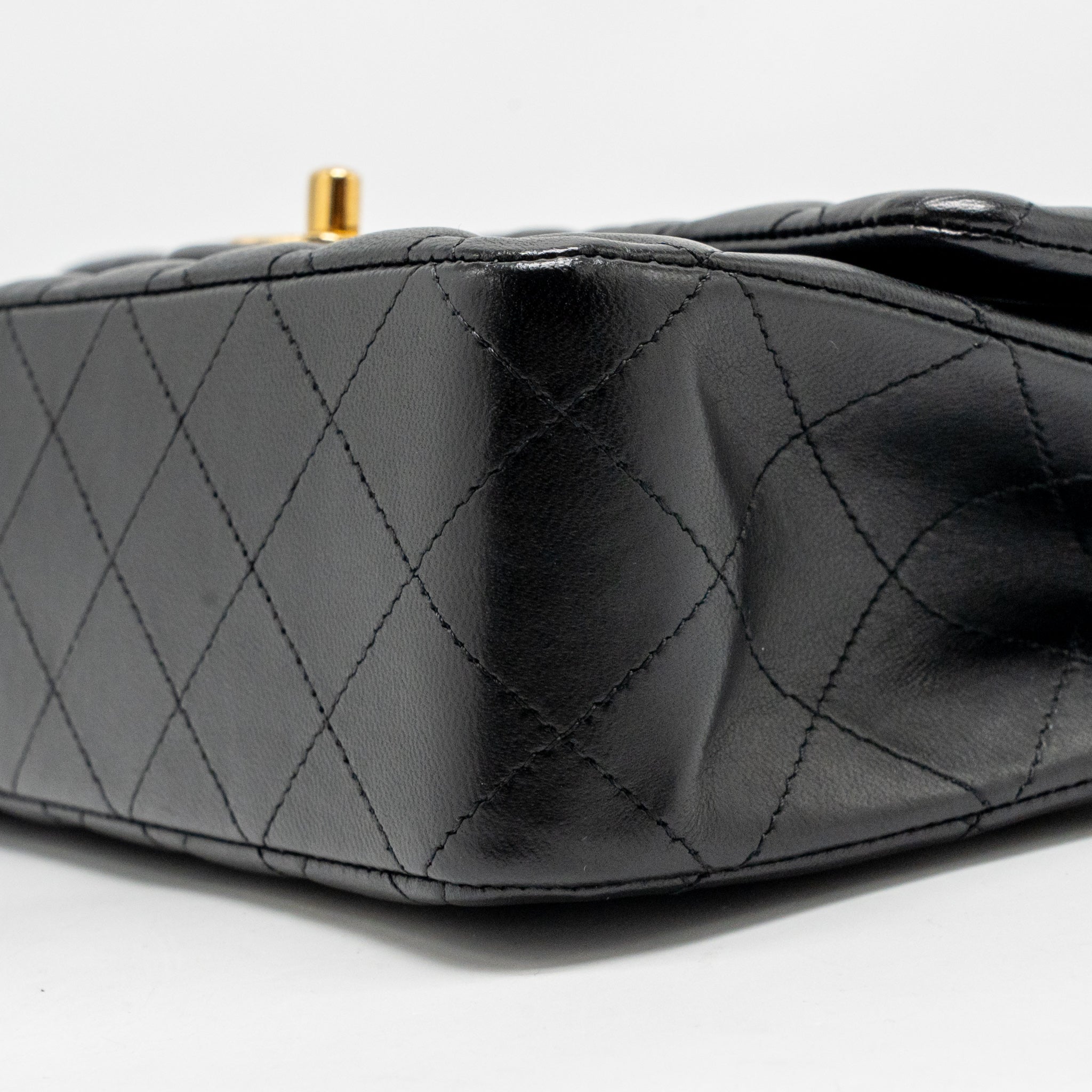 Chanel Medium Classic double Flap Bag Lambskin Black GHW - Image 8