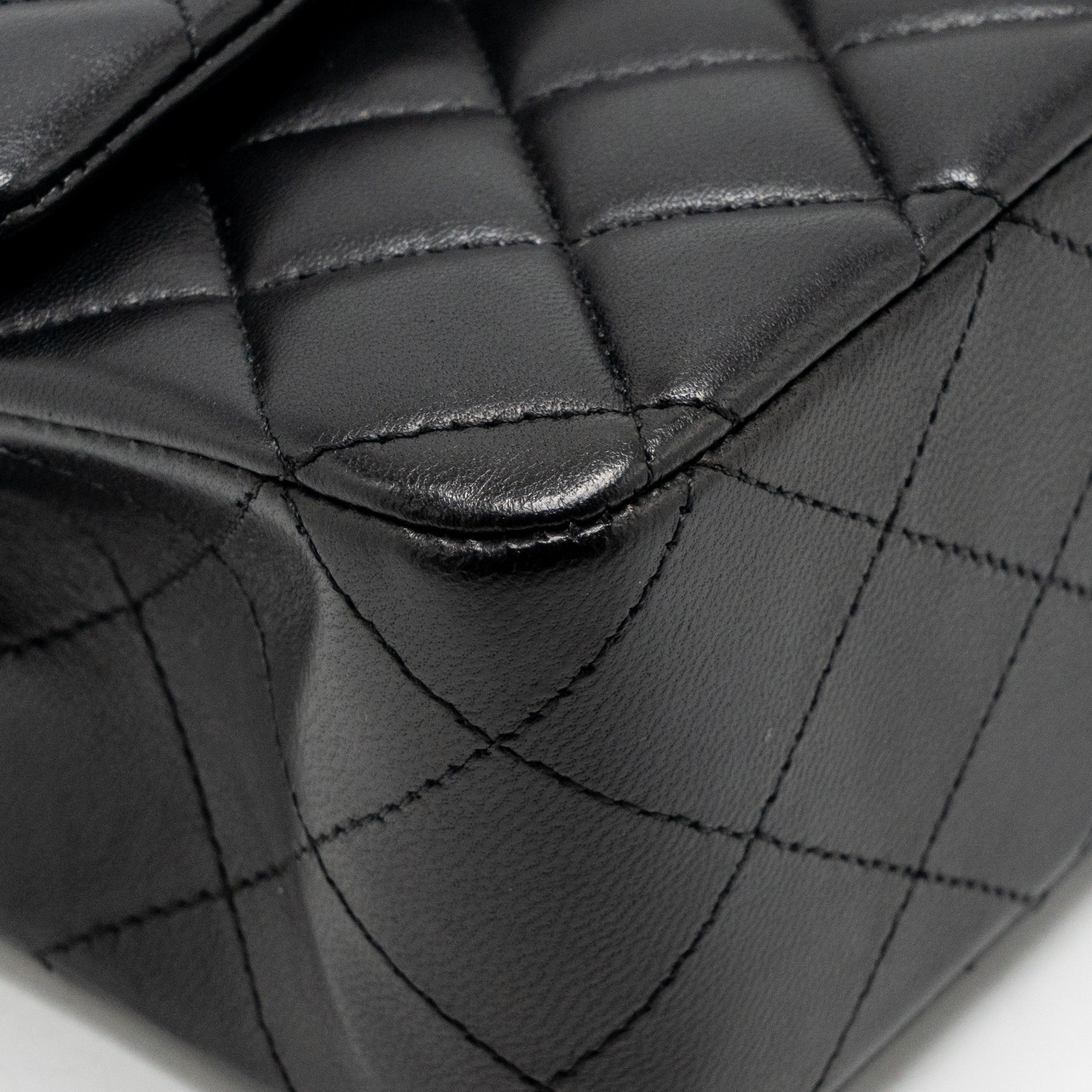 Chanel Medium Classic double Flap Bag Lambskin Black GHW - Image 9