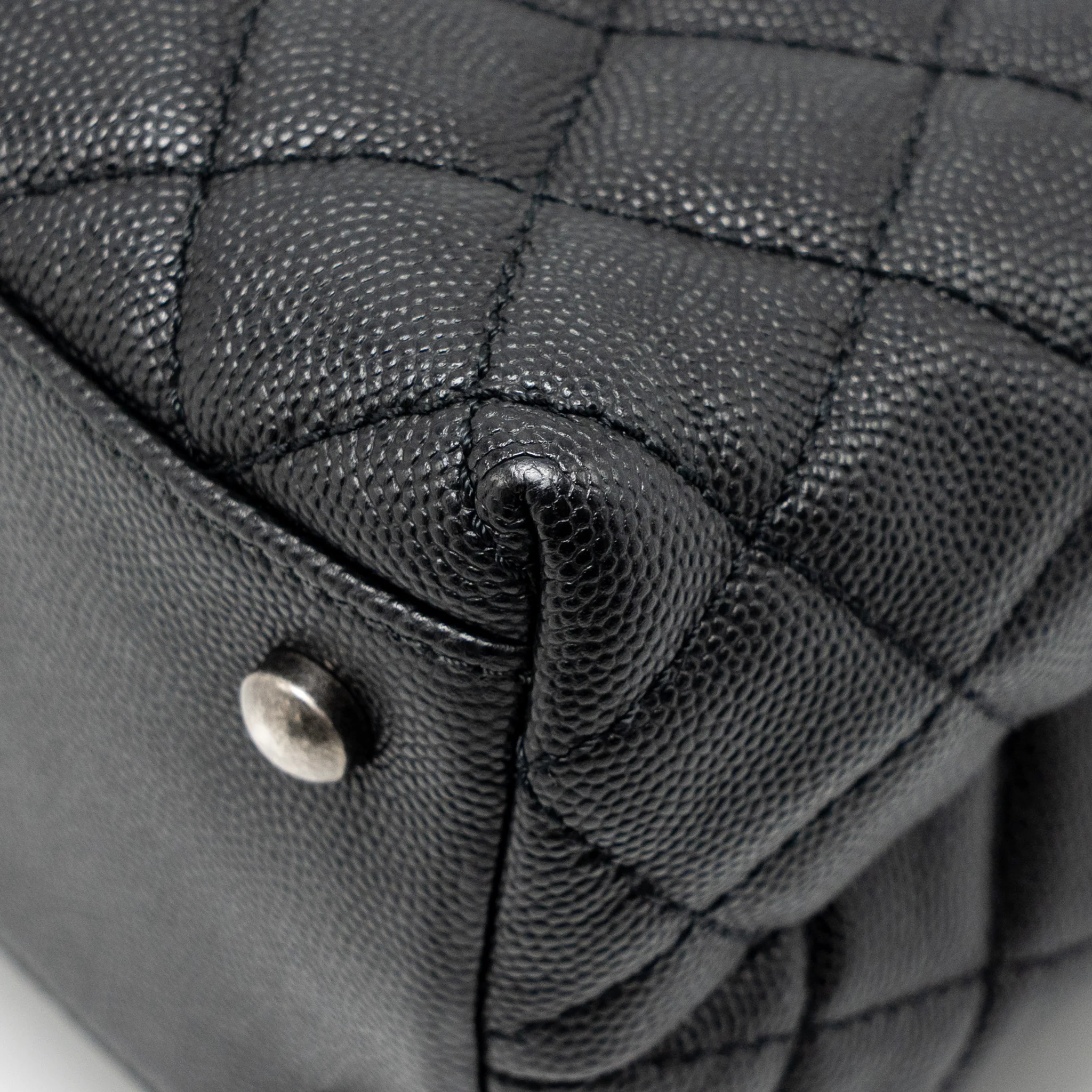 Chanel Medium Coco Handle Caviar/Lizard Handle Black/Burgundy Ruthenium Hardware - Image 11