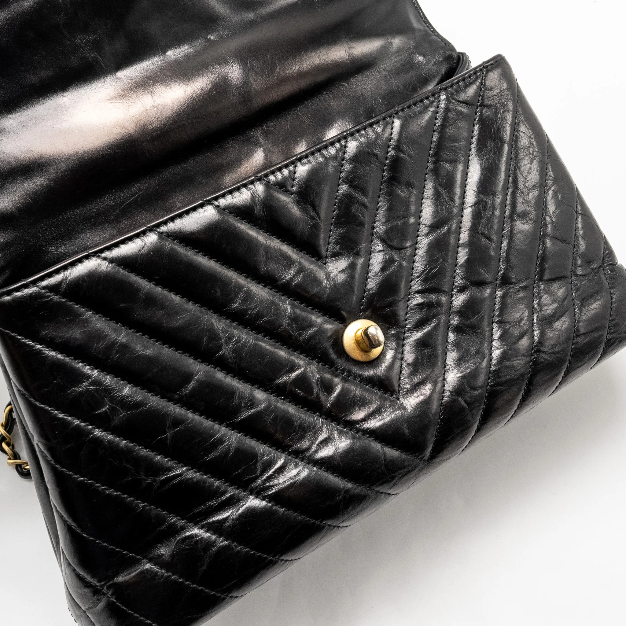 Chanel Medium Coco Handle Chevron Calfskin Black GHW - Image 15