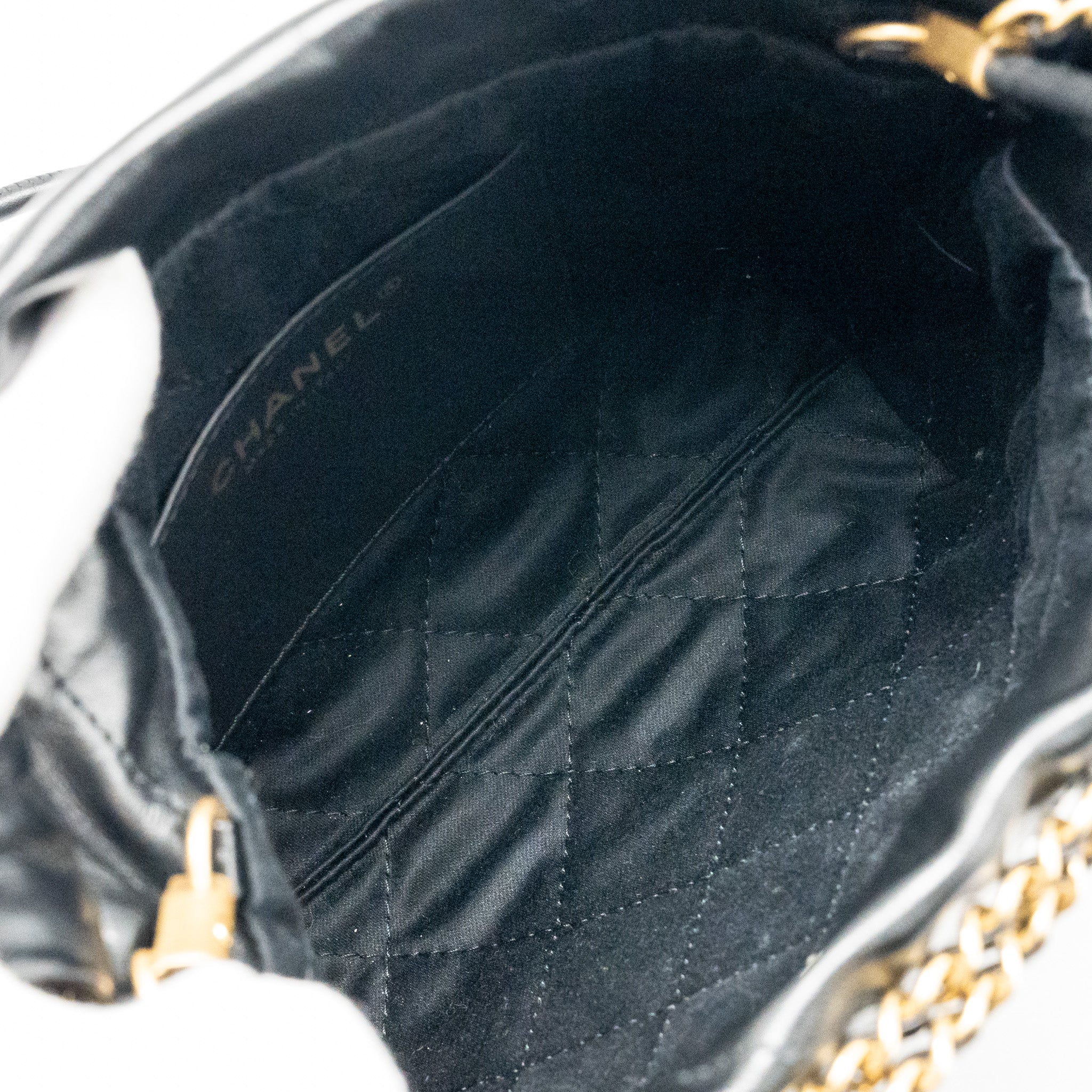 Chanel Mini 22 BAG Shiny Calfskin Black GHW (Microchip) - Image 13