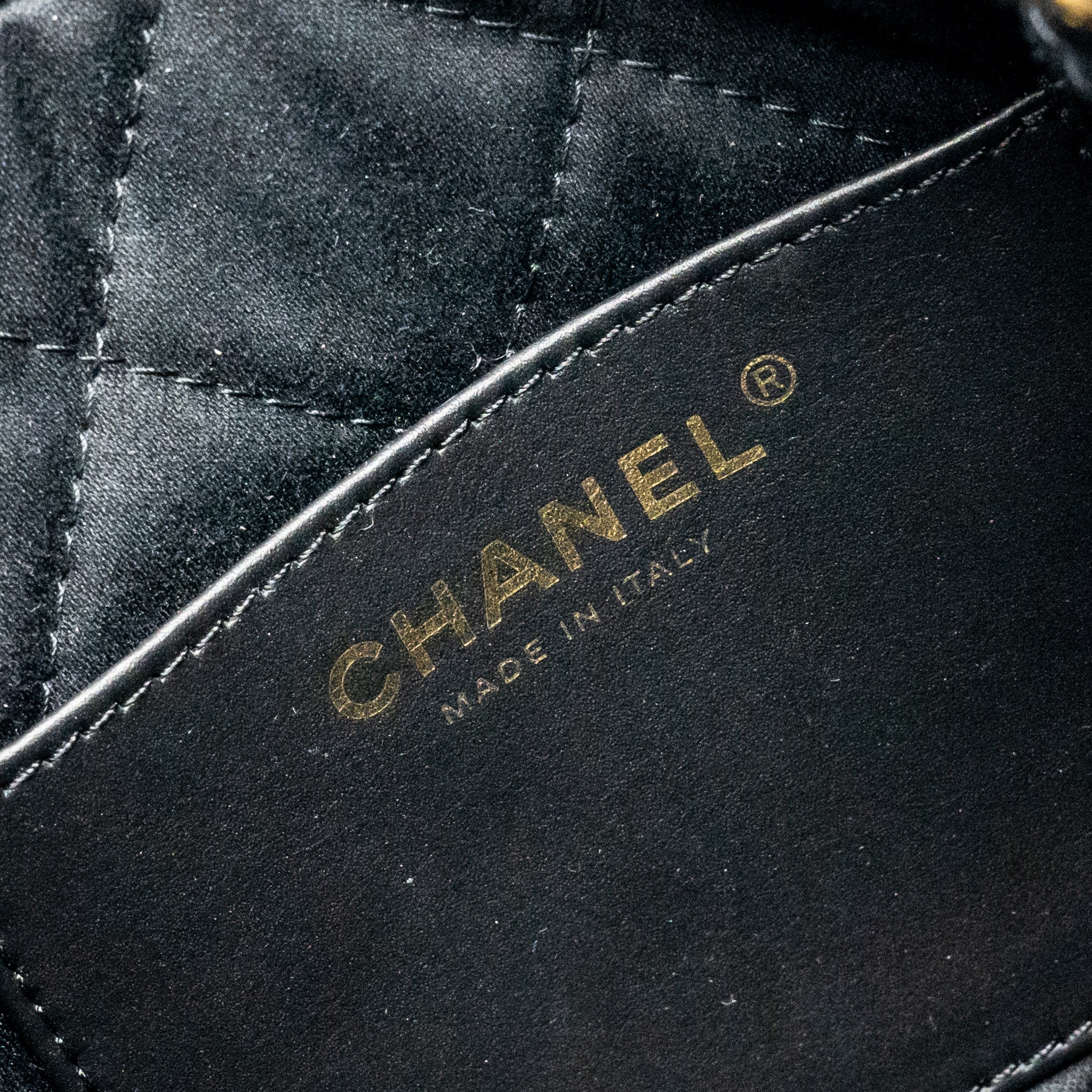Chanel Mini 22 BAG Shiny Calfskin Black GHW (Microchip) - Image 14