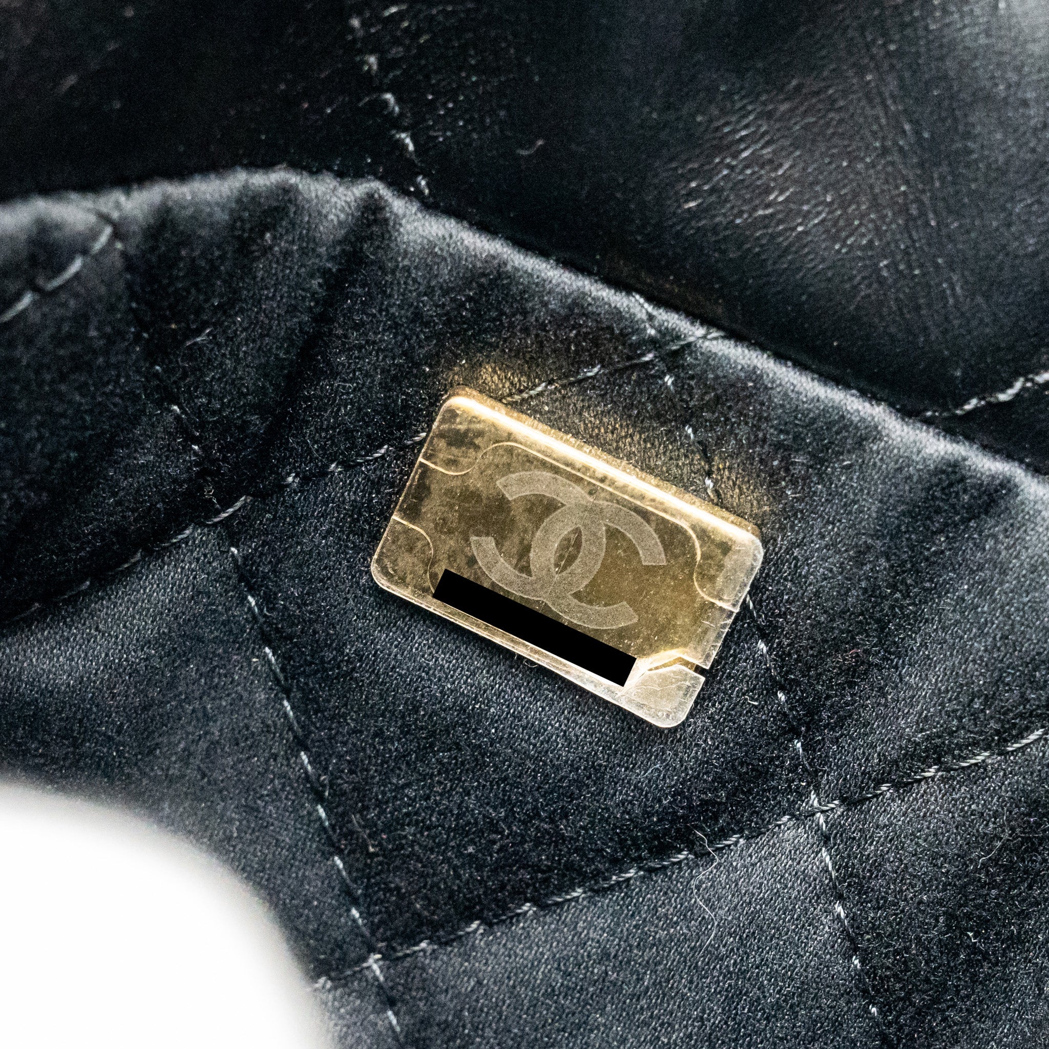 Chanel Mini 22 BAG Shiny Calfskin Black GHW (Microchip) - Image 15