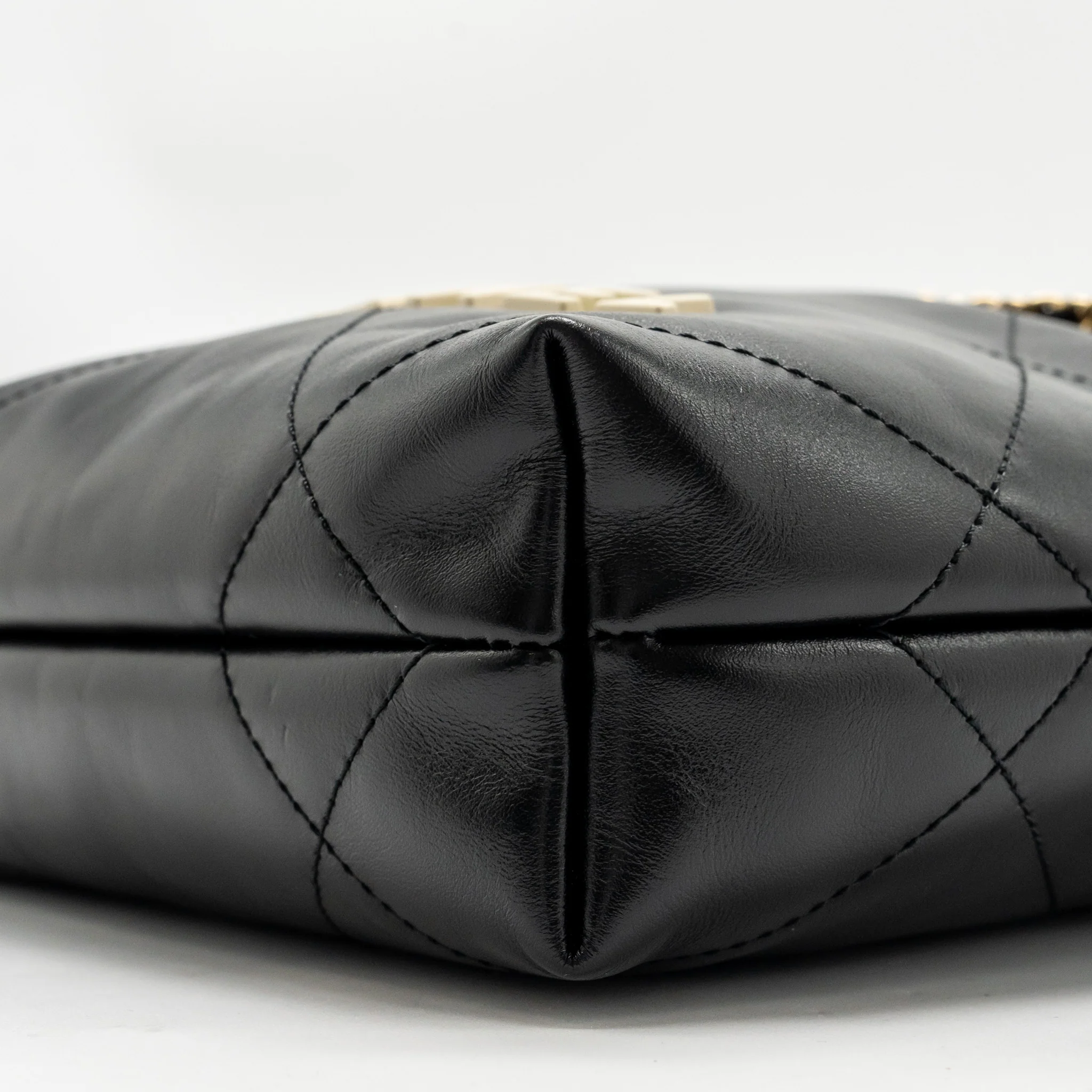 Chanel Mini 22 BAG Shiny Calfskin Black GHW (Microchip) - Image 7