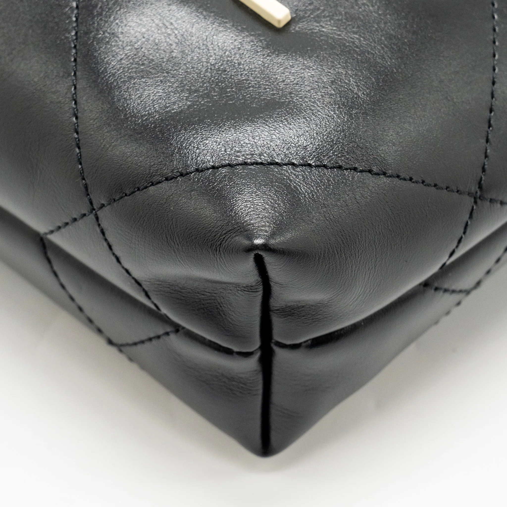 Chanel Mini 22 BAG Shiny Calfskin Black GHW (Microchip) - Image 8