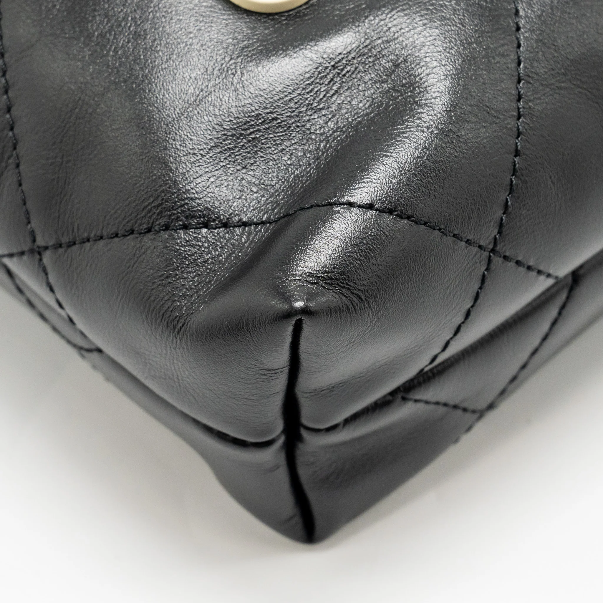 Chanel Mini 22 BAG Shiny Calfskin Black GHW (Microchip) - Image 9