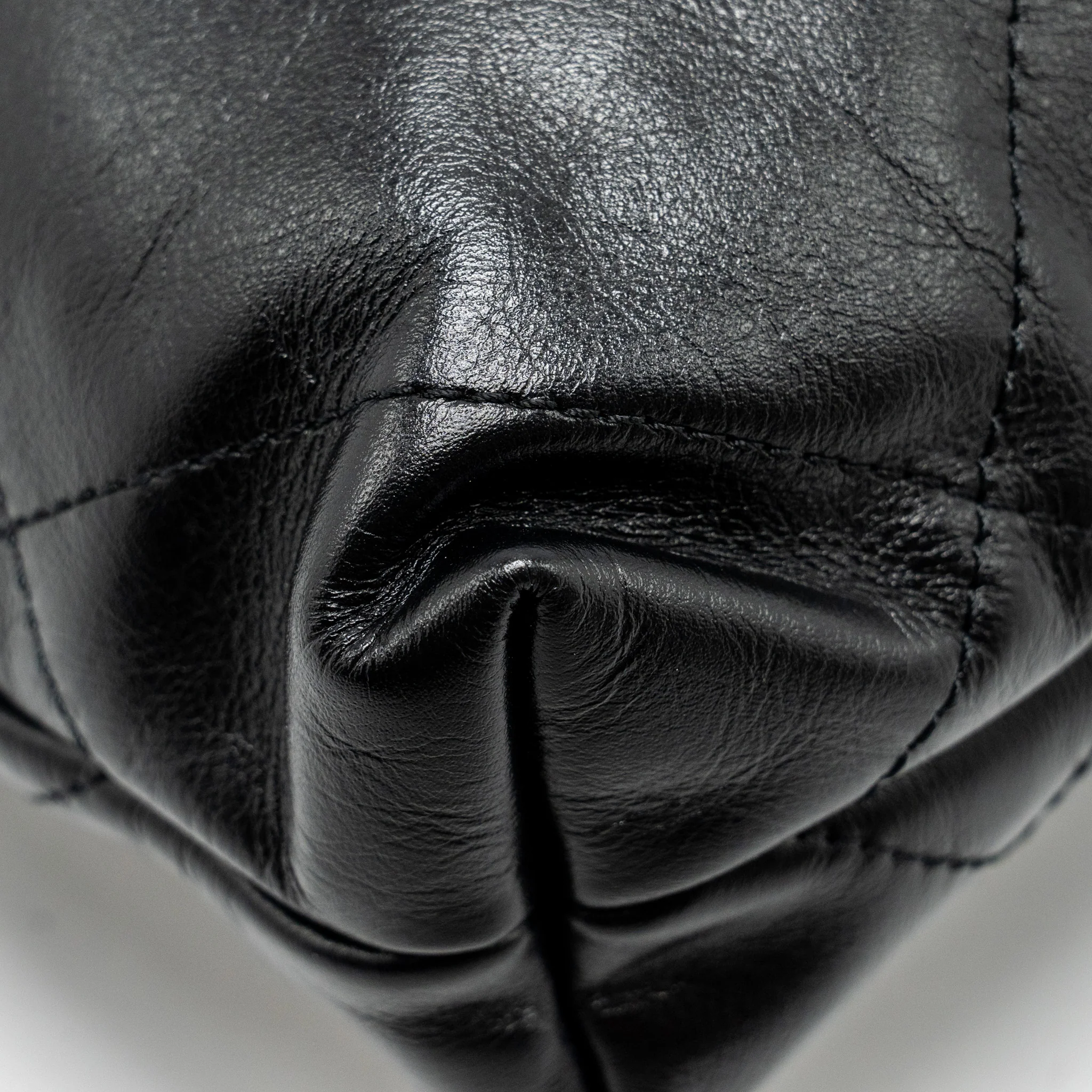 Chanel mini 22 Bag Shiny Calfskin Black SHW (Microchip) - Image 11