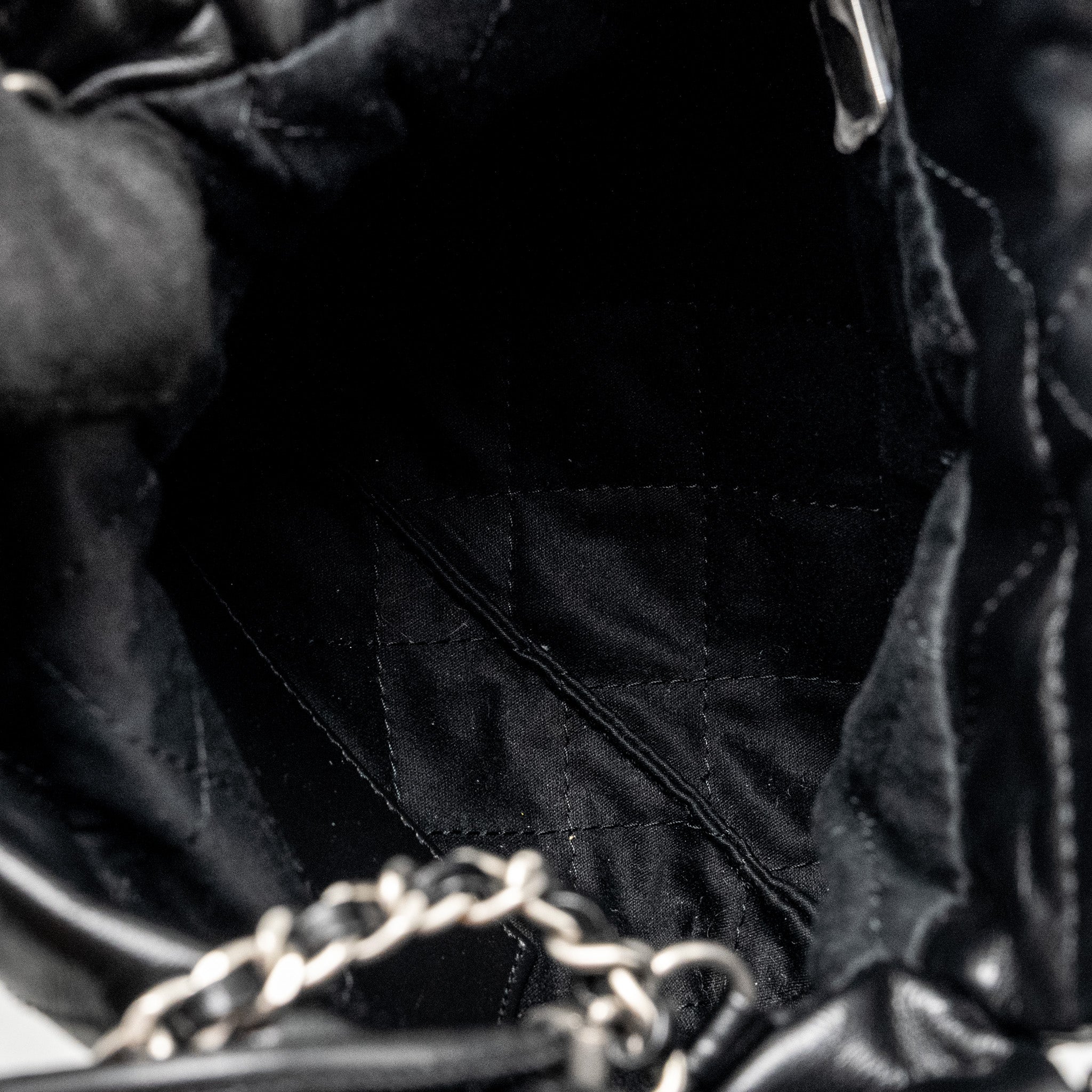 Chanel mini 22 Bag Shiny Calfskin Black SHW (Microchip) - Image 14