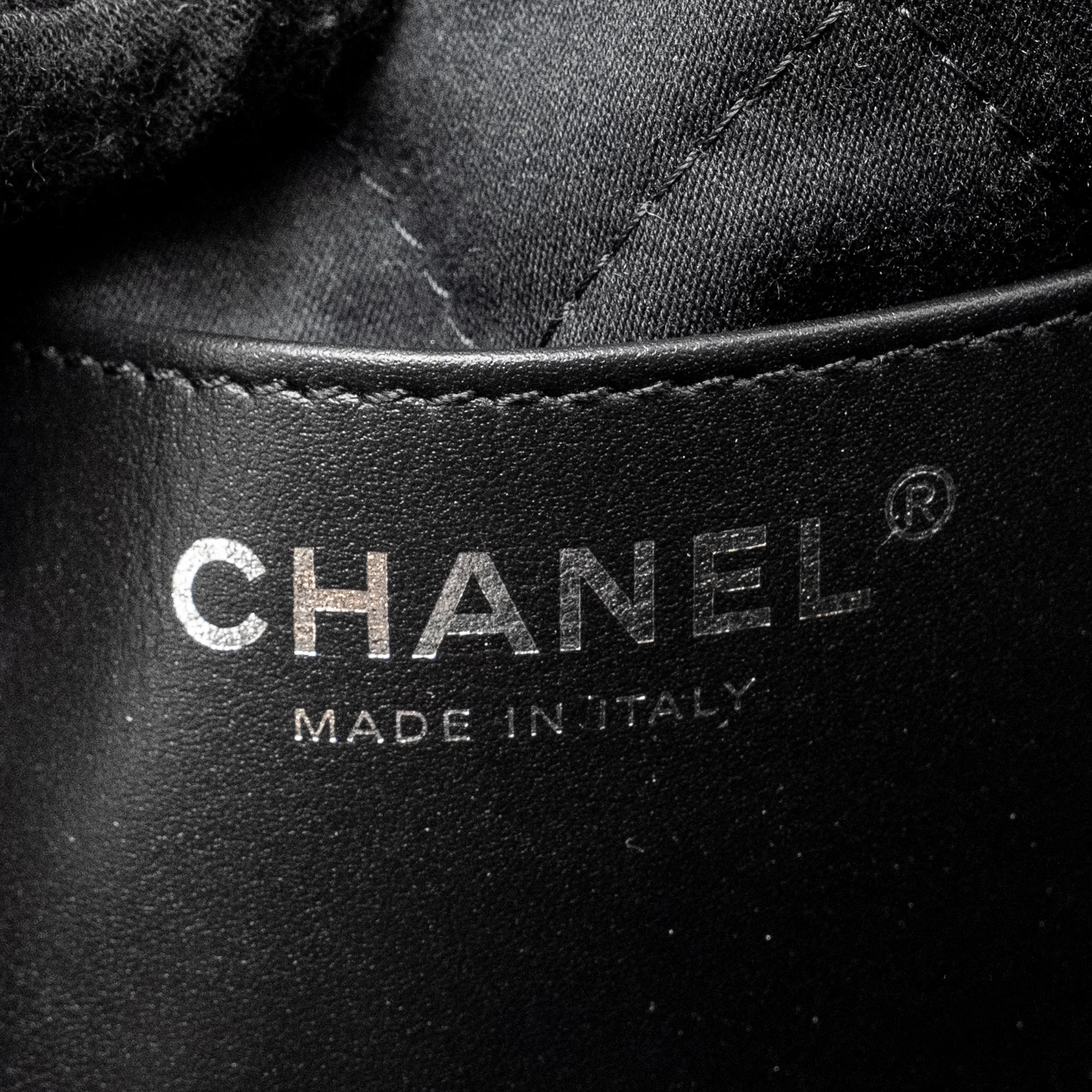 Chanel mini 22 Bag Shiny Calfskin Black SHW (Microchip) - Image 15