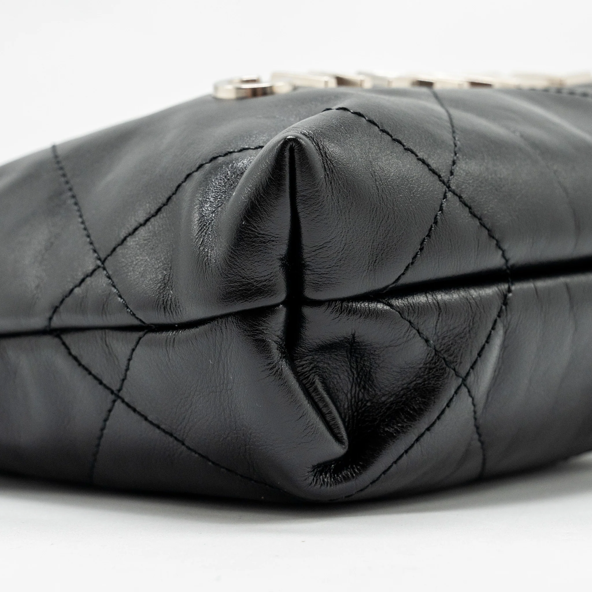 Chanel mini 22 Bag Shiny Calfskin Black SHW (Microchip) - Image 6