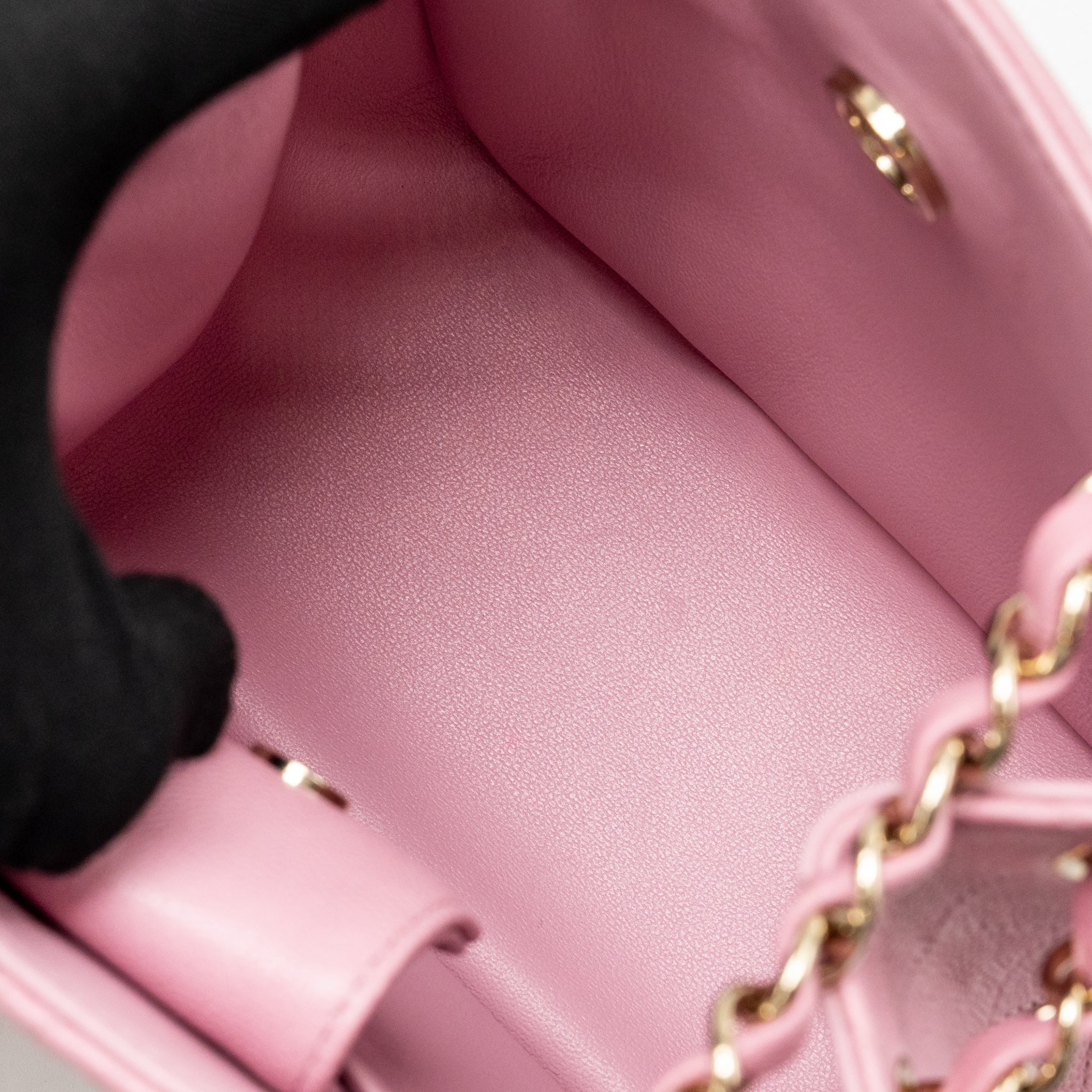 Chanel Mini Bucket hobo bag caviar pink LGHW (microchip) - Image 13
