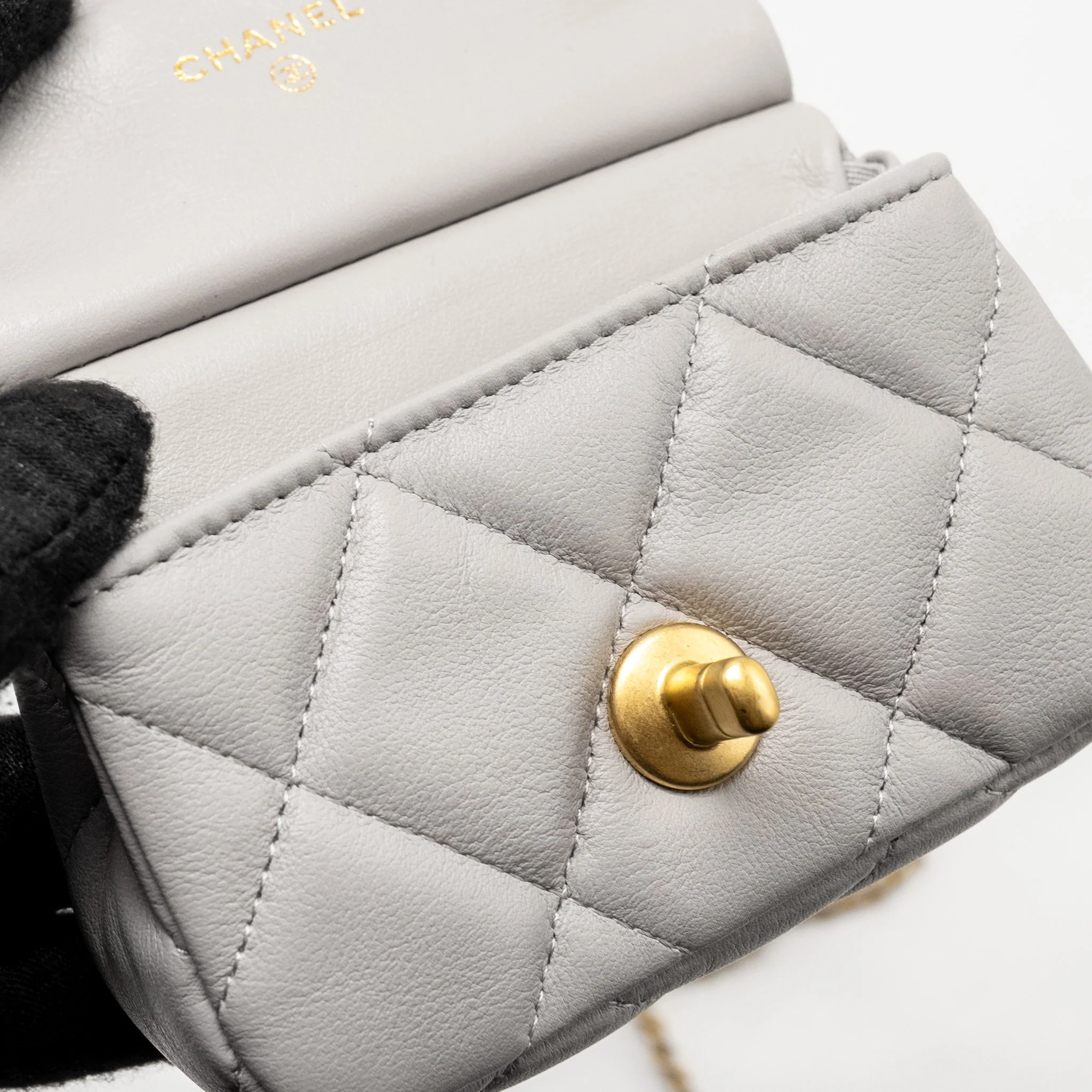 Chanel Mini Quilted Flap Card Holder with chain Lambskin Grey GHW - Image 13