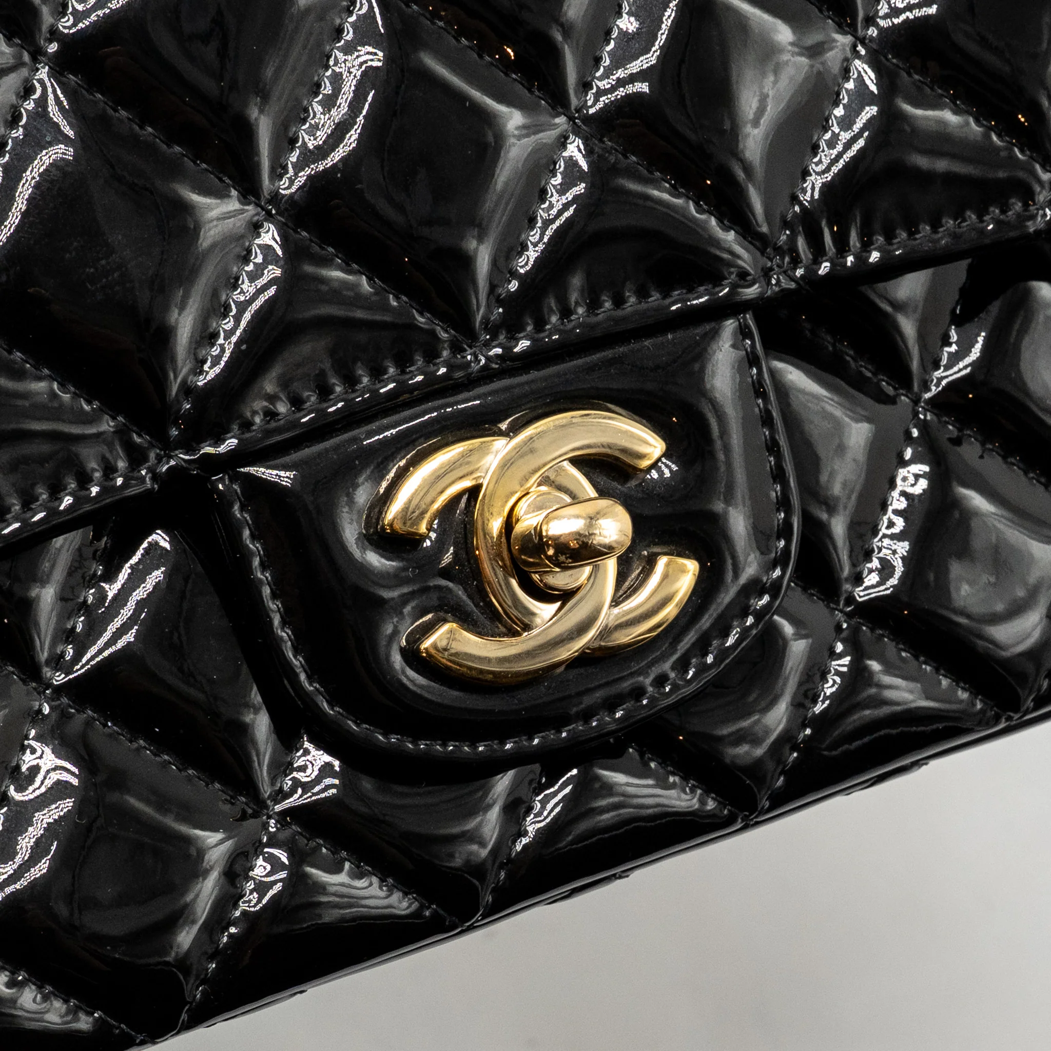 Chanel mini rectangular flap bag patent leather black LGHW - Image 12