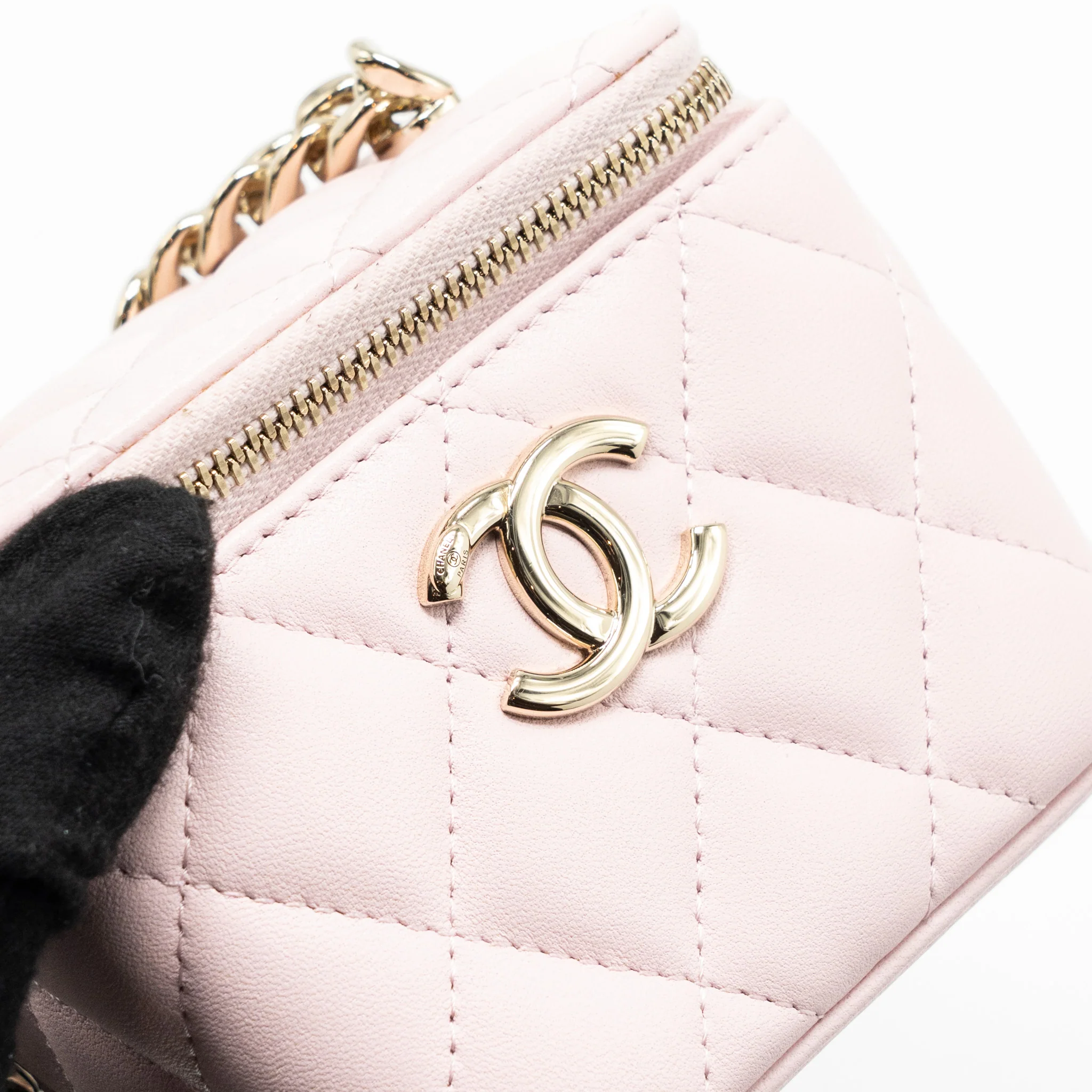 Chanel mini vanity case with giant chain lambskin pink LGHW - Image 8