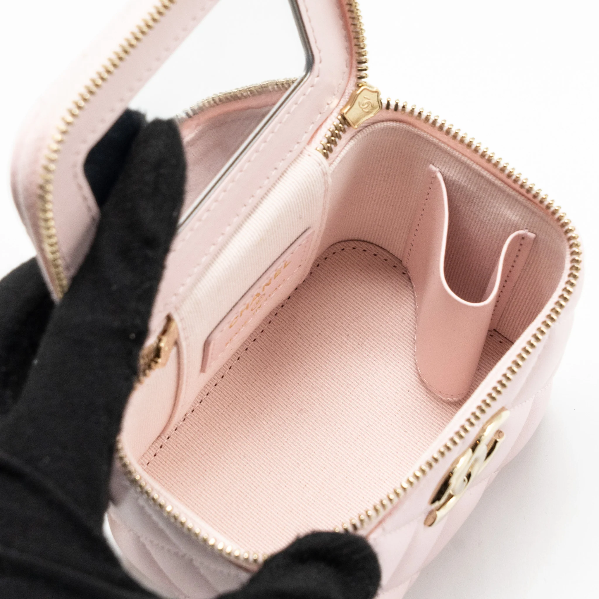Chanel mini vanity case with giant chain lambskin pink LGHW - Image 9