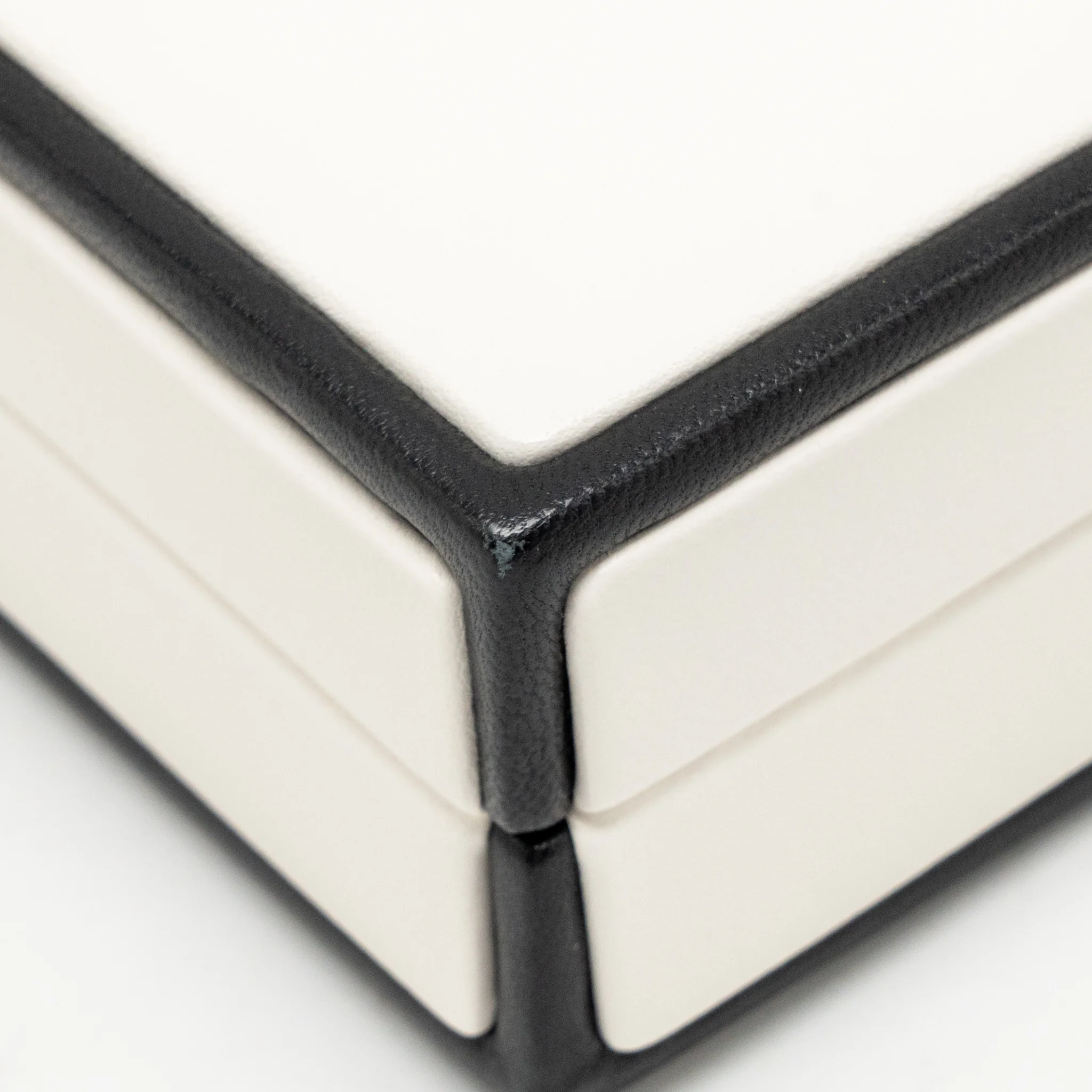 Chanel N.5 Perfume Box Minaudiere Clutch Limited Edition Lambskin/Enamel White/Black GHW - Image 8