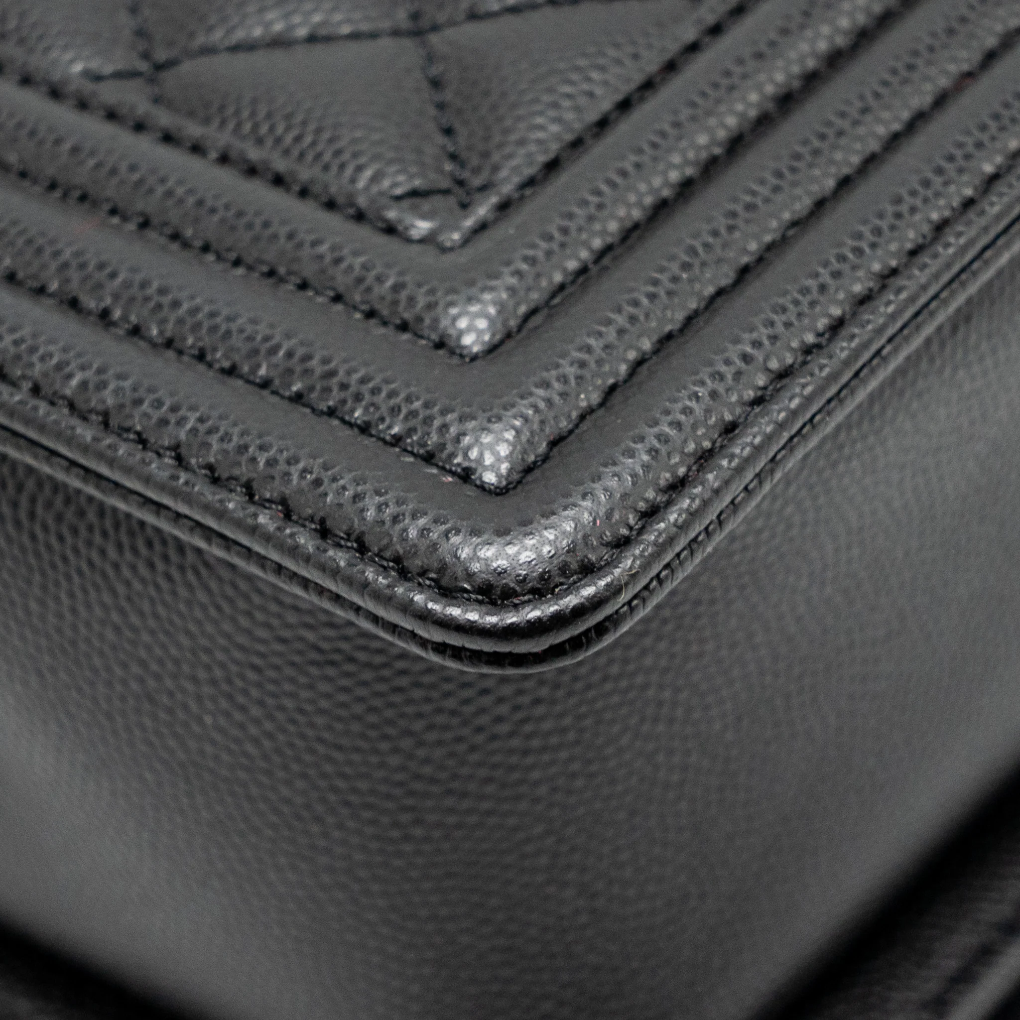 Chanel New Medium boy bag Caviar Black GHW (Microchip) - Image 11