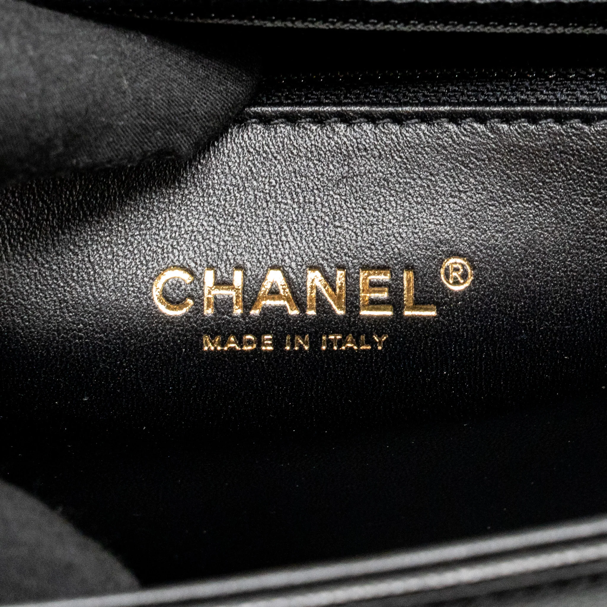 Chanel New Medium boy bag Caviar Black GHW (Microchip) - Image 17