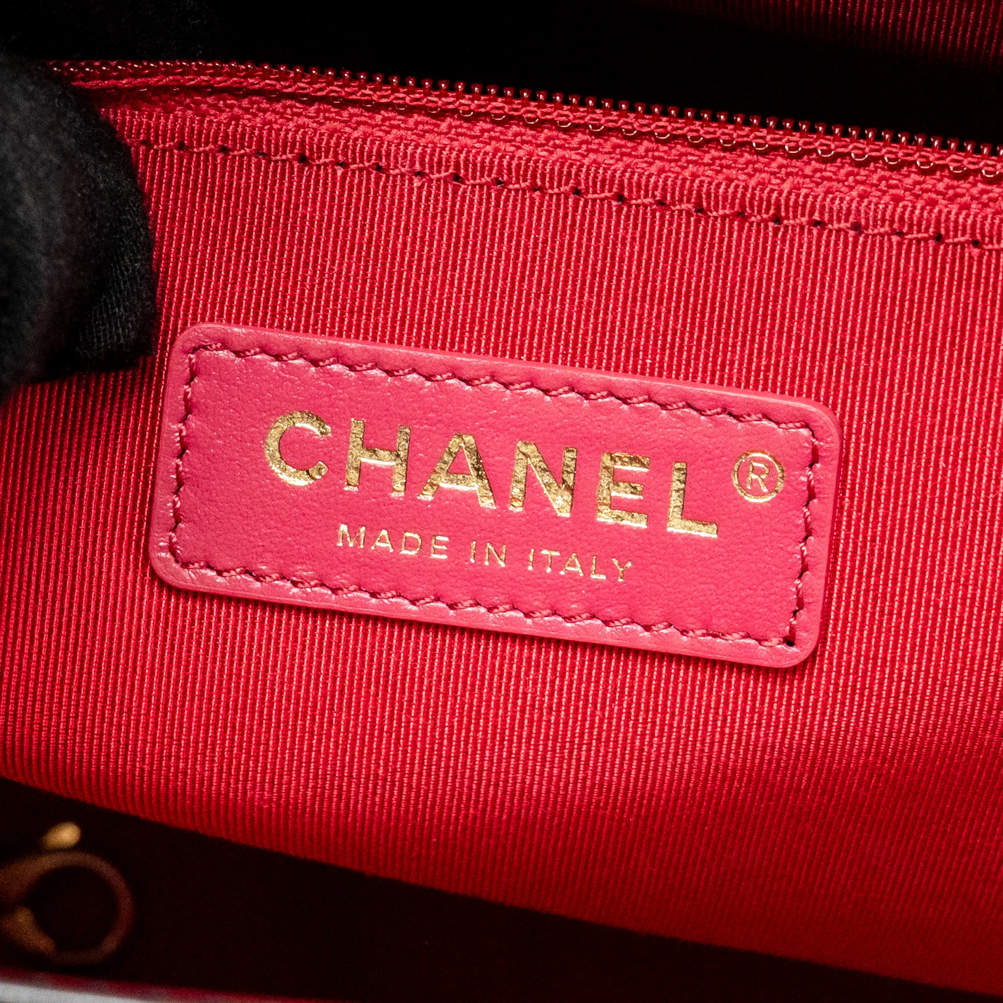 Chanel Paris-31 rue Cambon timeless shopping tote quilted shiny aged calfskin black multicoloured hardware - Image 15