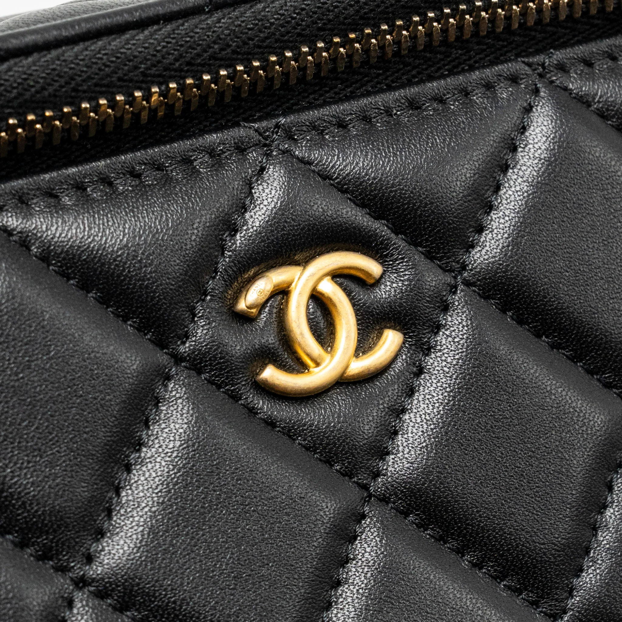 Chanel Pearl Crush Long Vanity Case Lambskin black GHW (Microchip) - Image 13