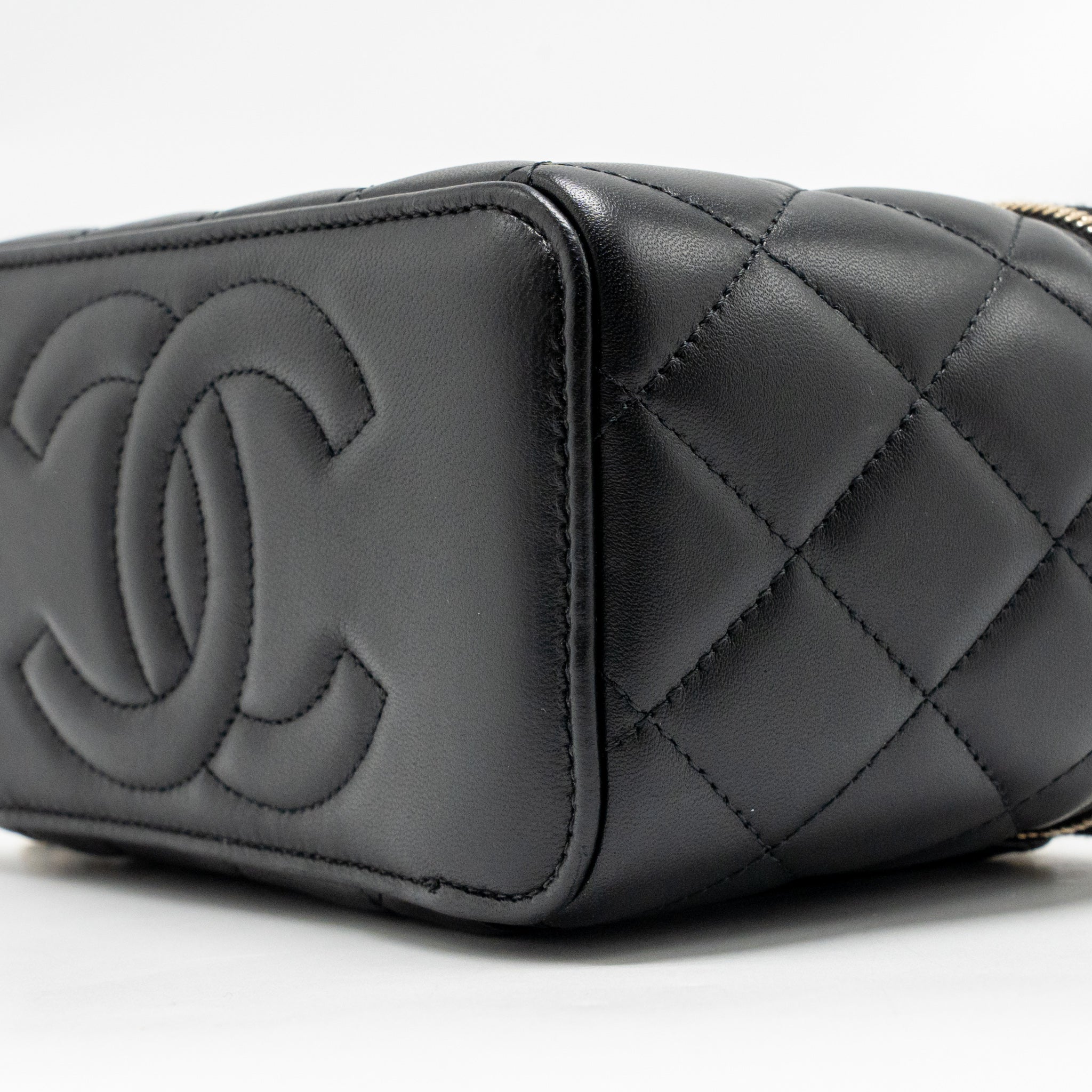 Chanel Pearl Crush Long Vanity Case Lambskin black GHW (Microchip) - Image 8