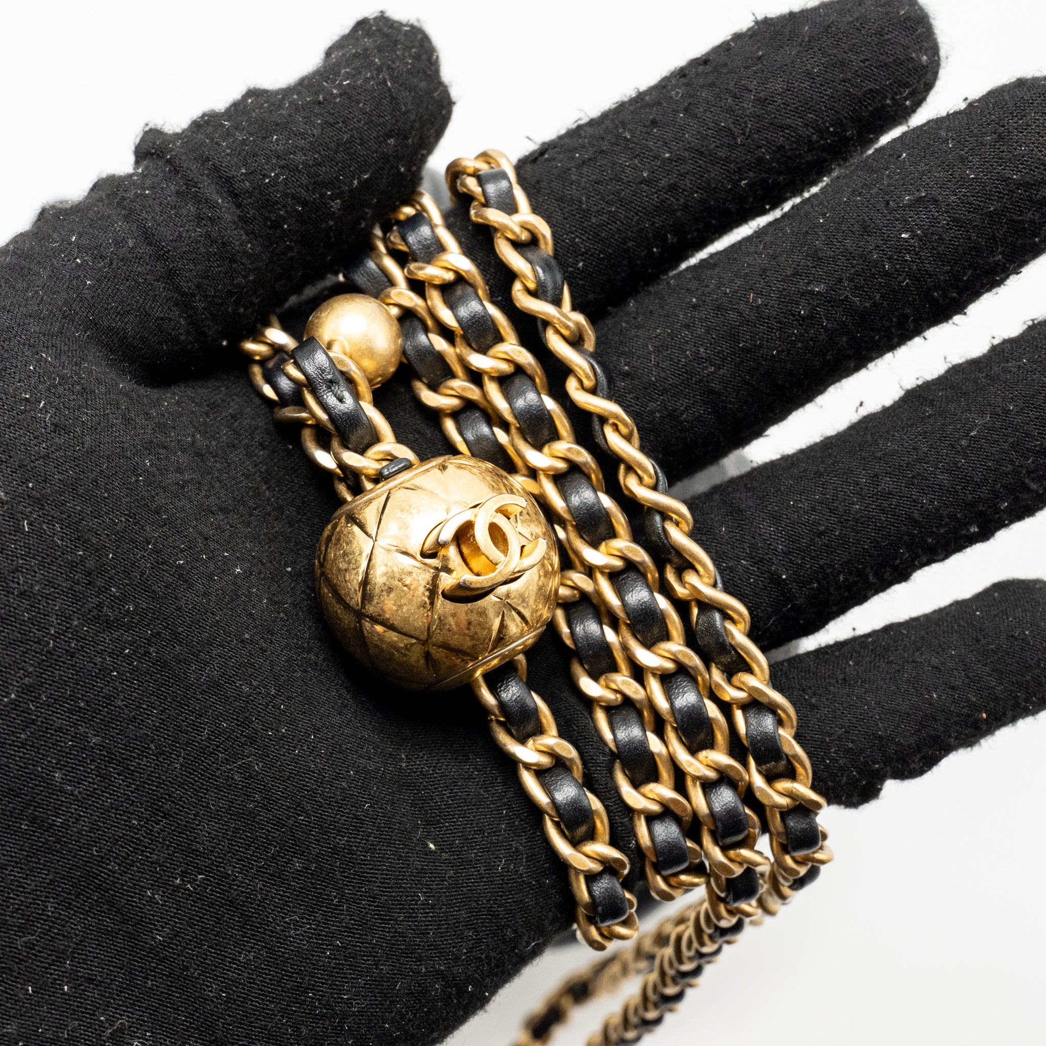 Chanel Pearl Crush mini bucket bag lambskin black GHW (microchip) - Image 17