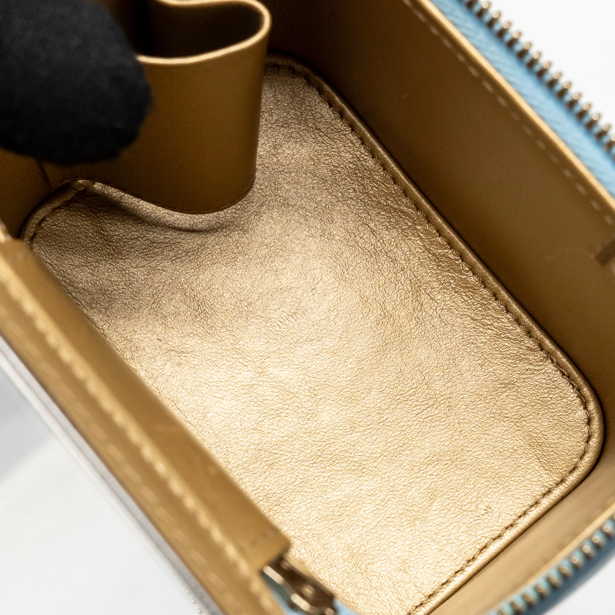 Chanel pearl crush mini vanity case with chain lambskin blue GHW - Image 15