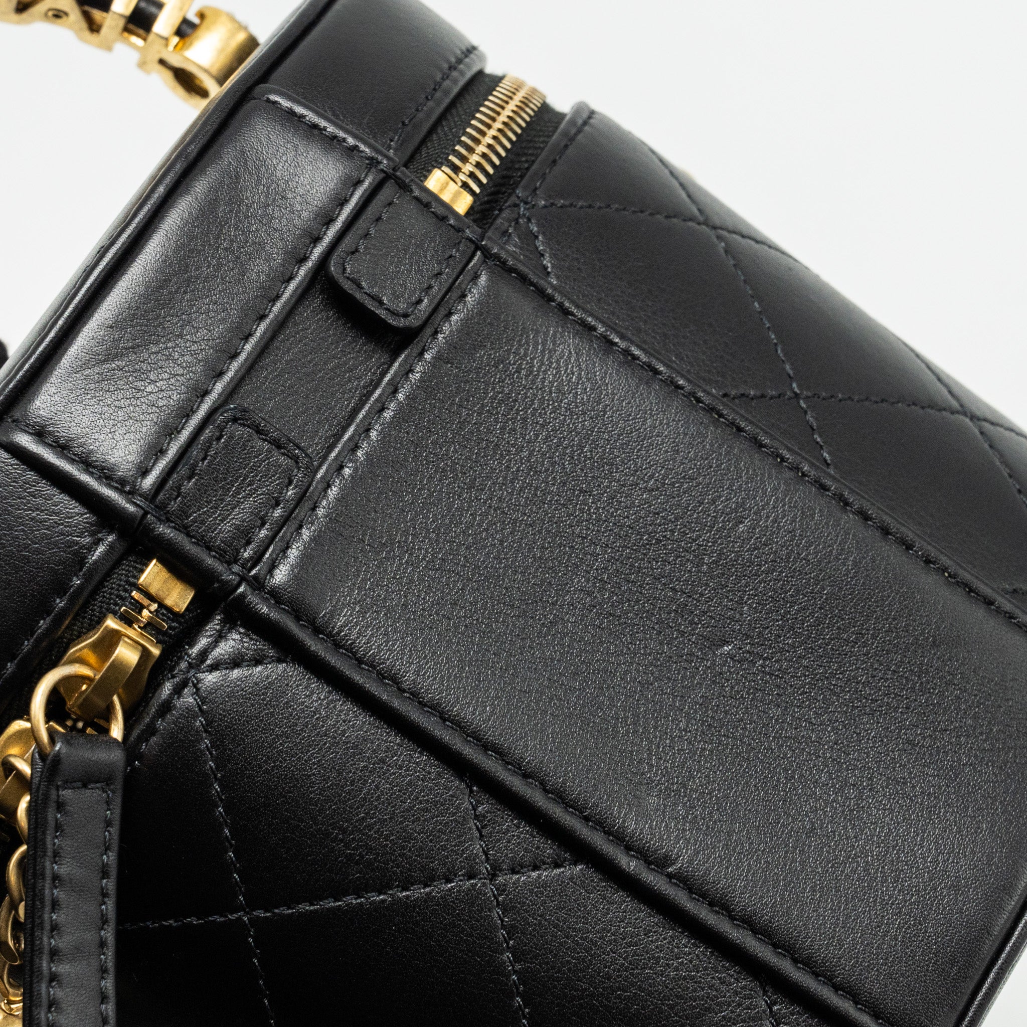 Chanel Pearl Letter Logo Detailed Vanity Case Calfskin Black GHW - Image 15