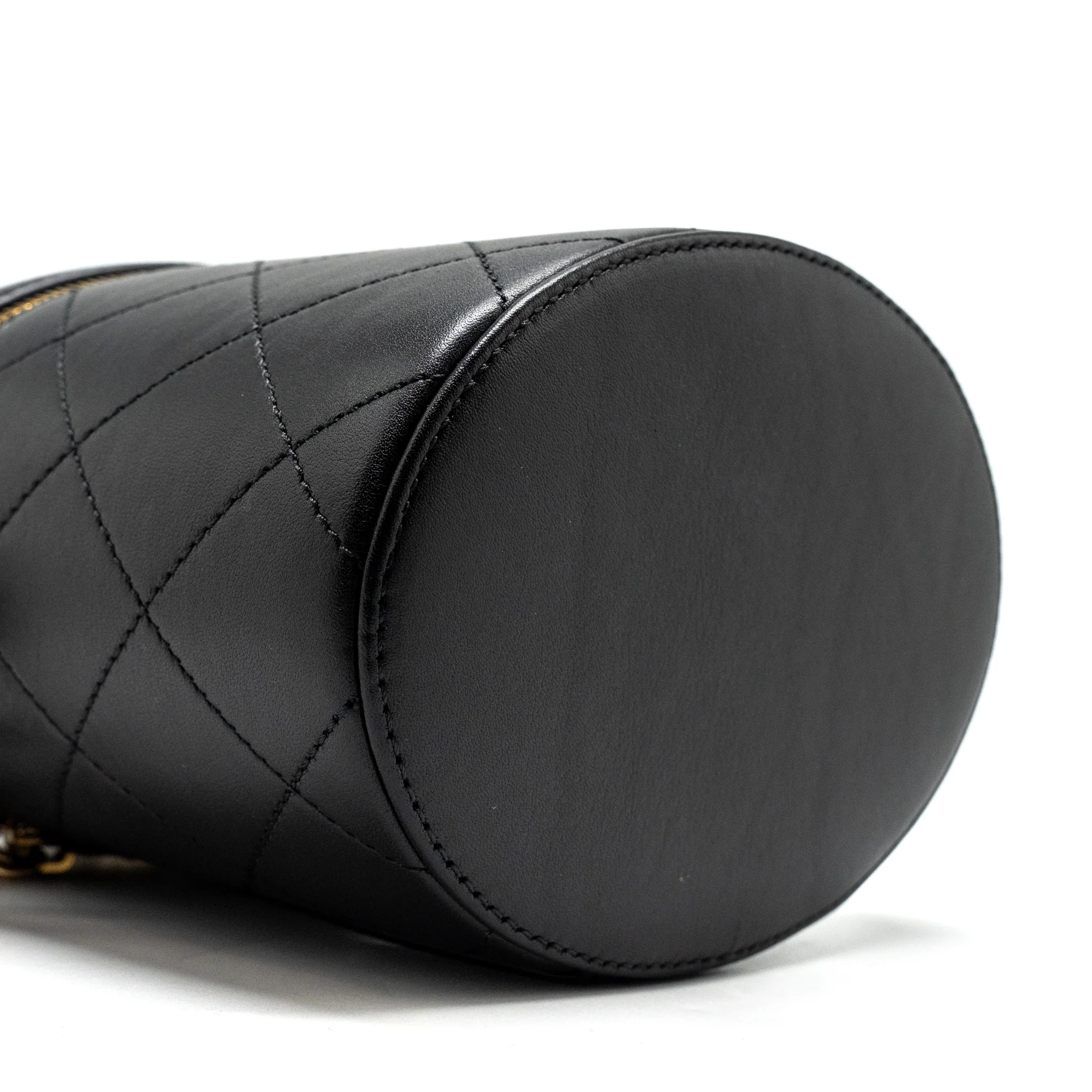 Chanel Pearl Letter Logo Detailed Vanity Case Calfskin Black GHW - Image 6