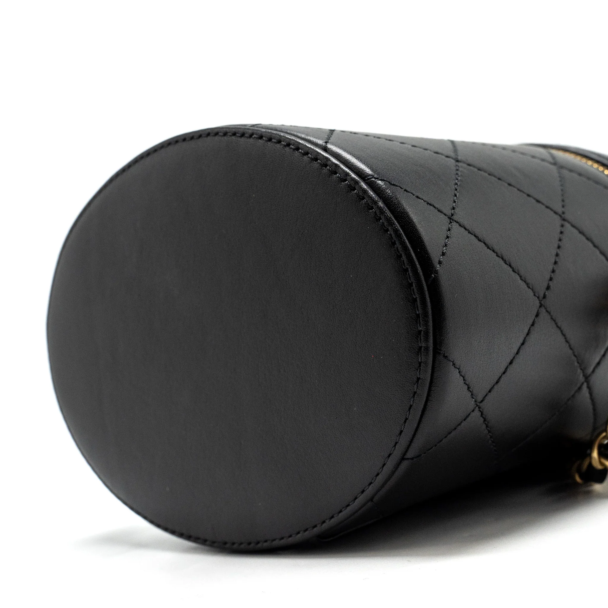 Chanel Pearl Letter Logo Detailed Vanity Case Calfskin Black GHW - Image 7