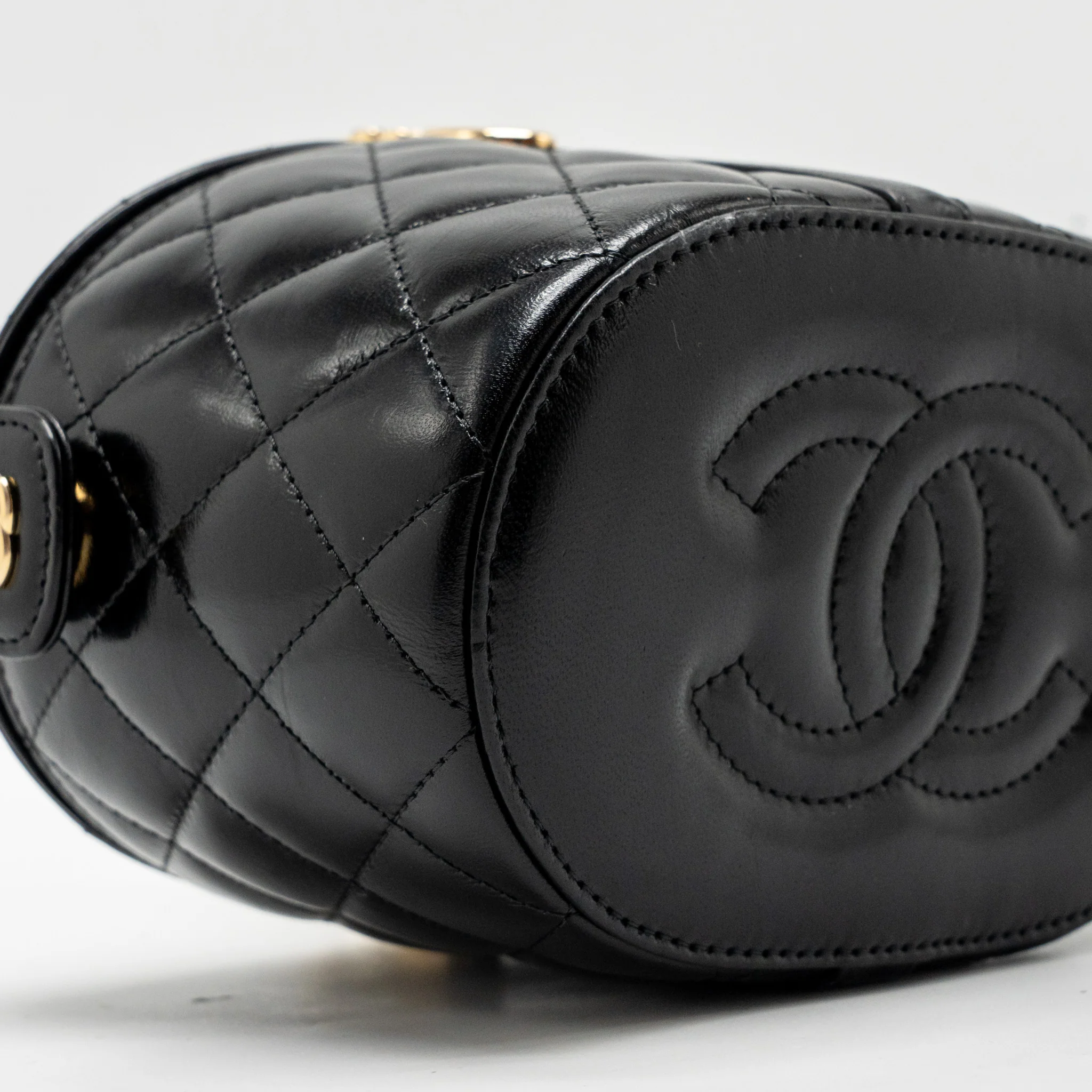Chanel picnic vanity lambskin black GHW (microchip) - Image 6